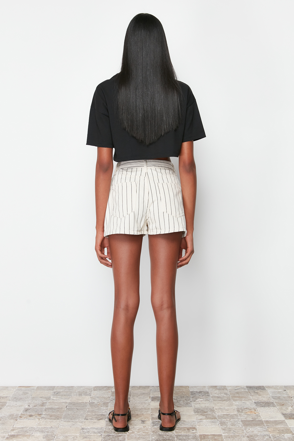 Trendyolmilla  Ekru Çizgili Yüksek Bel Denim Şort TWOSS24SR00103 - Görsel 6