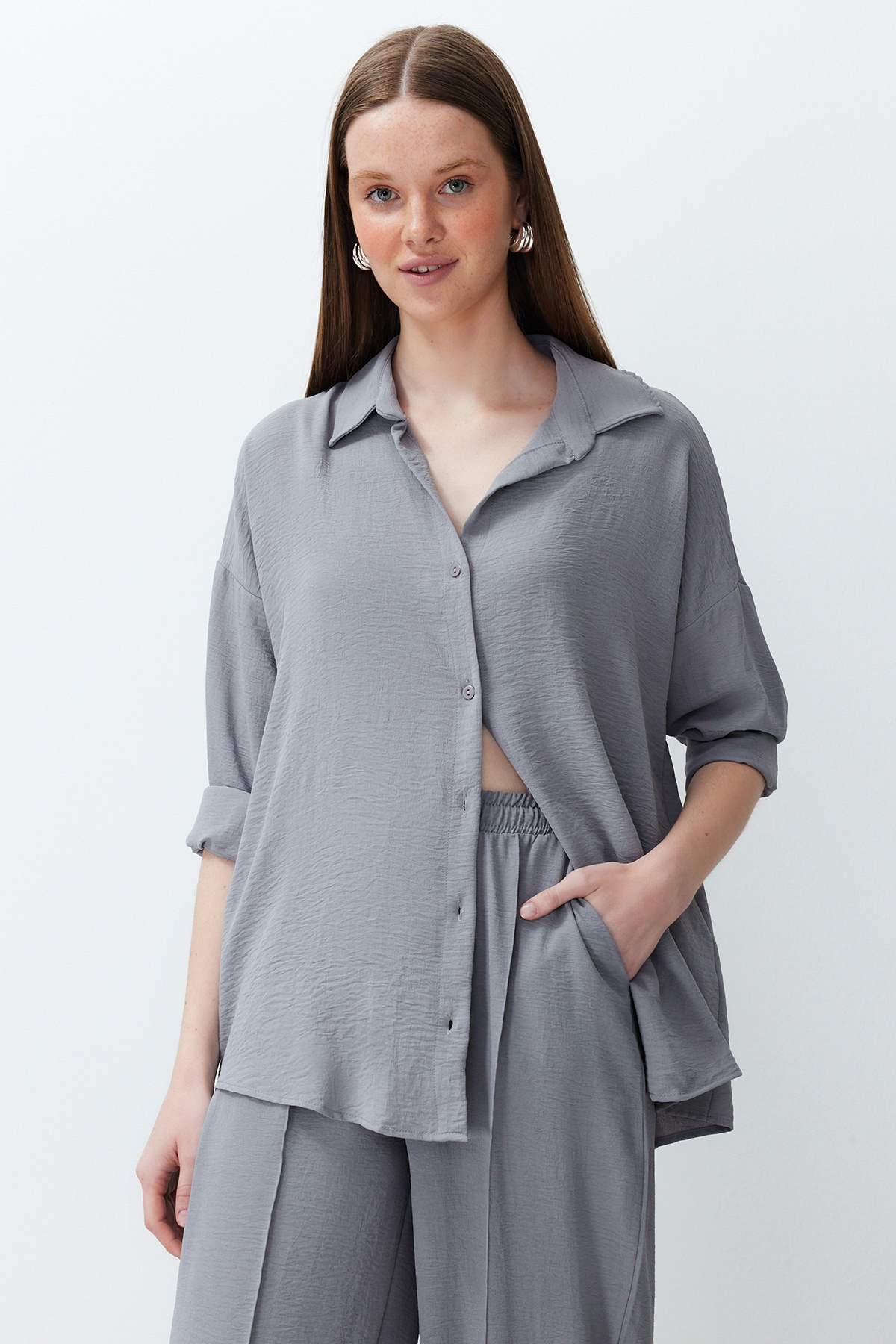 Trendyolmilla  Gri Dokuma Gömlek-Pantolon Aerobin Takım TWOSS24AU00038 - Görsel 2