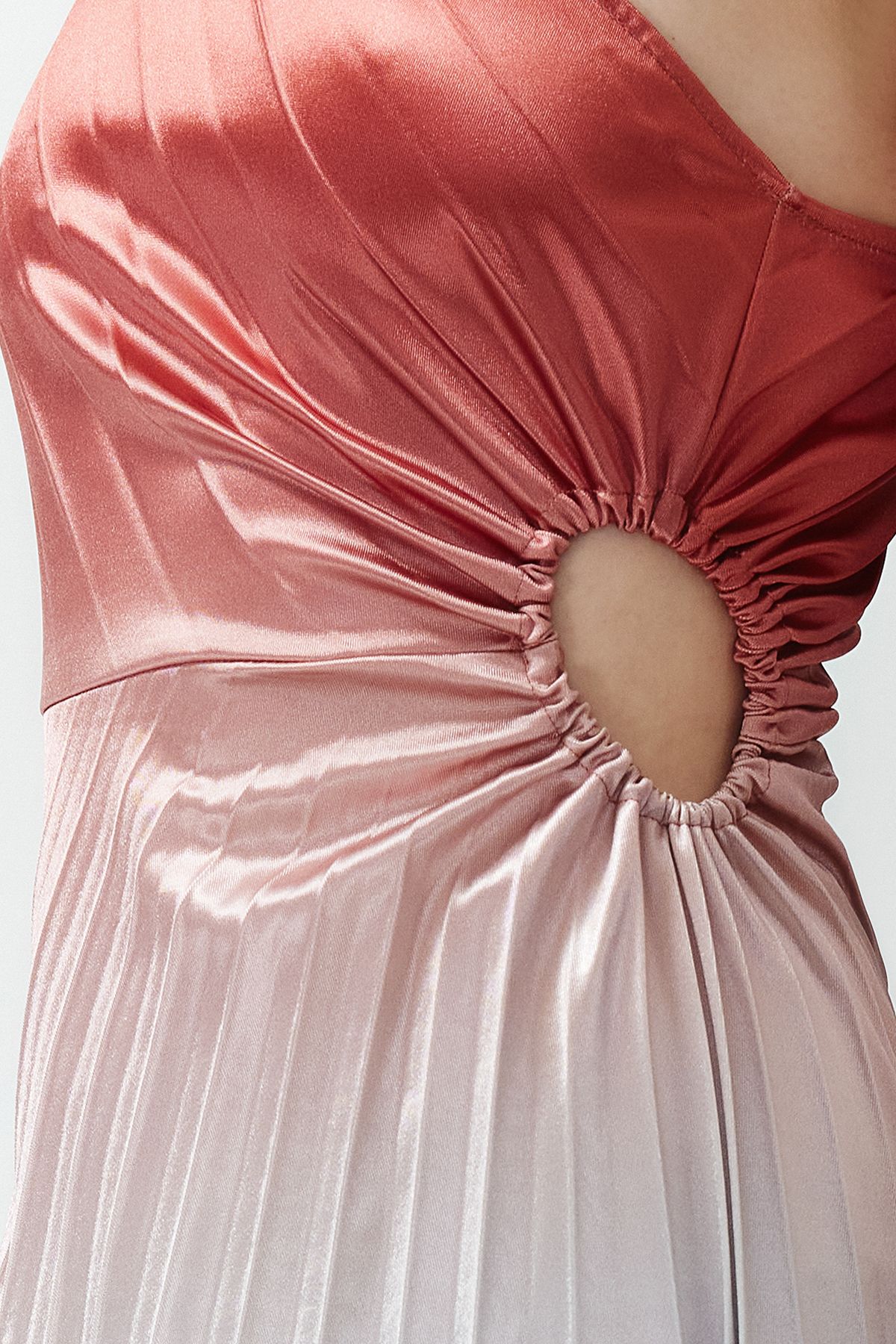 Trendyol Collection-Rochie de seara din satin eleganta cu pliuri asimetrice - Rochie tricotata colorata TPRSS23EL00557 5