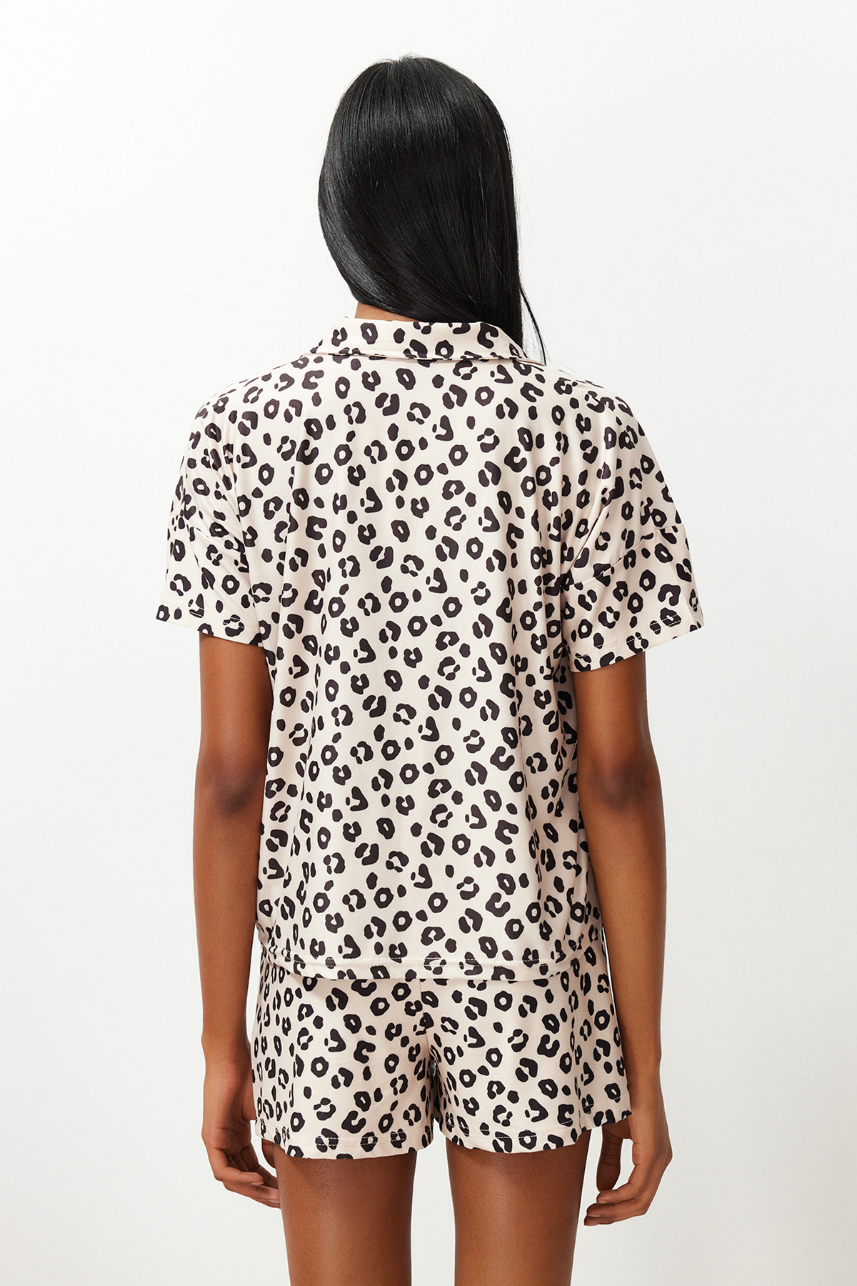 Trendyolmilla  Bej-Çok Renkli Leopar Desenli Şortlu Örme Pijama Takımı THMSS24PT00285 - Görsel 6