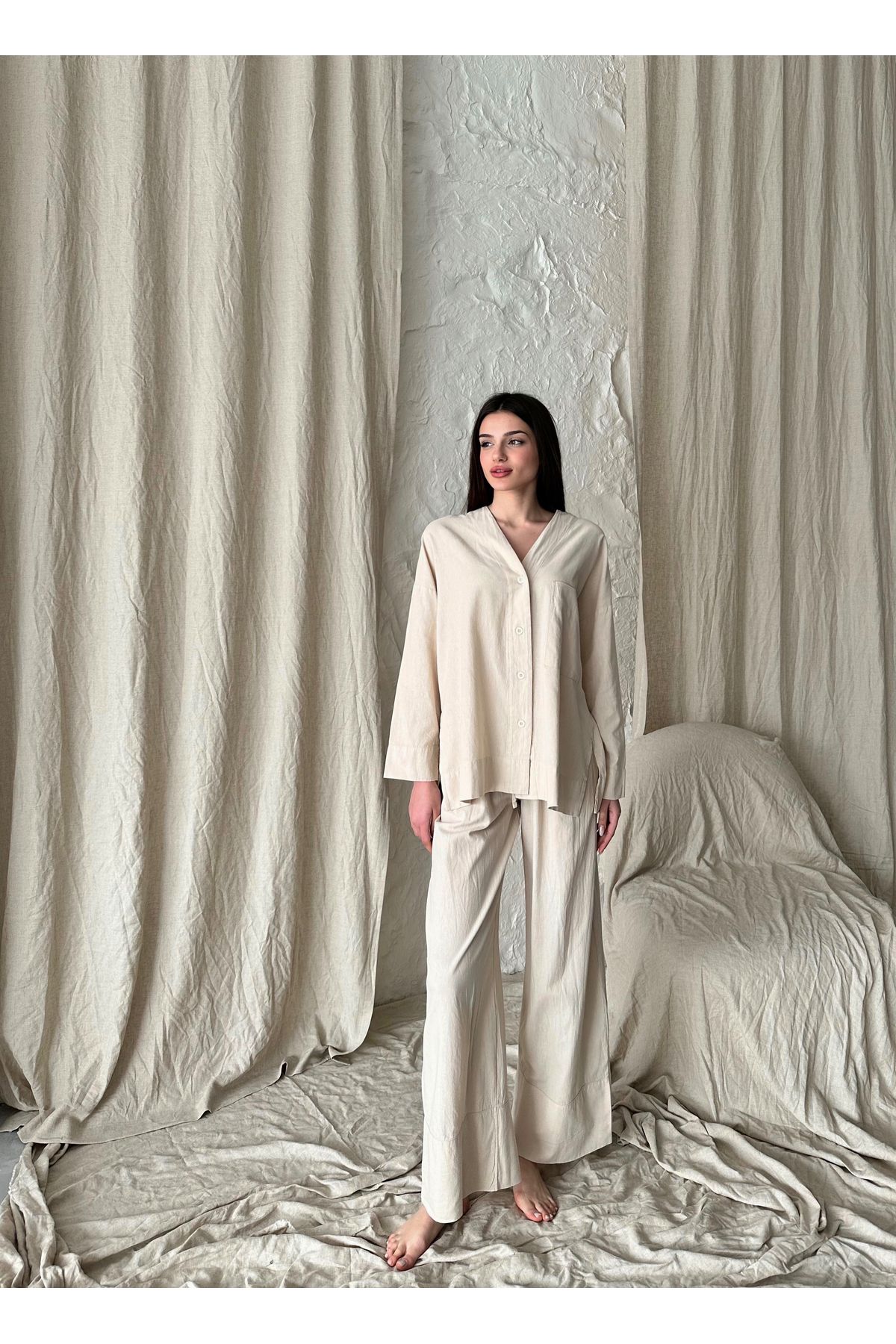 Laluvia-Beigefarbenes Leinen-Hose-Hemd-Set mit zwei Beinen 4