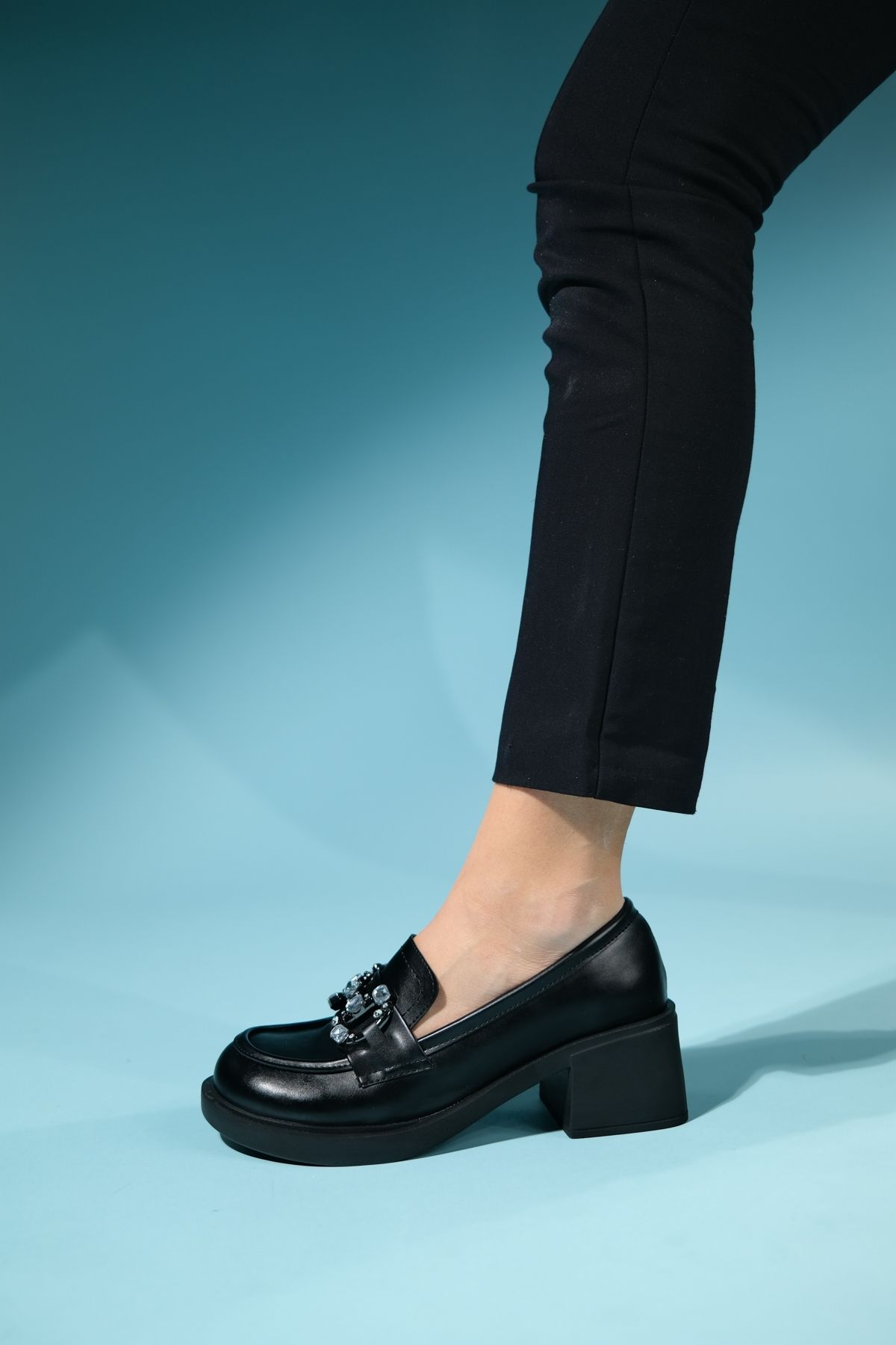کفش پاشنه کلاسیک سیاه زنانه بلند پوست آنگلو luvishoes