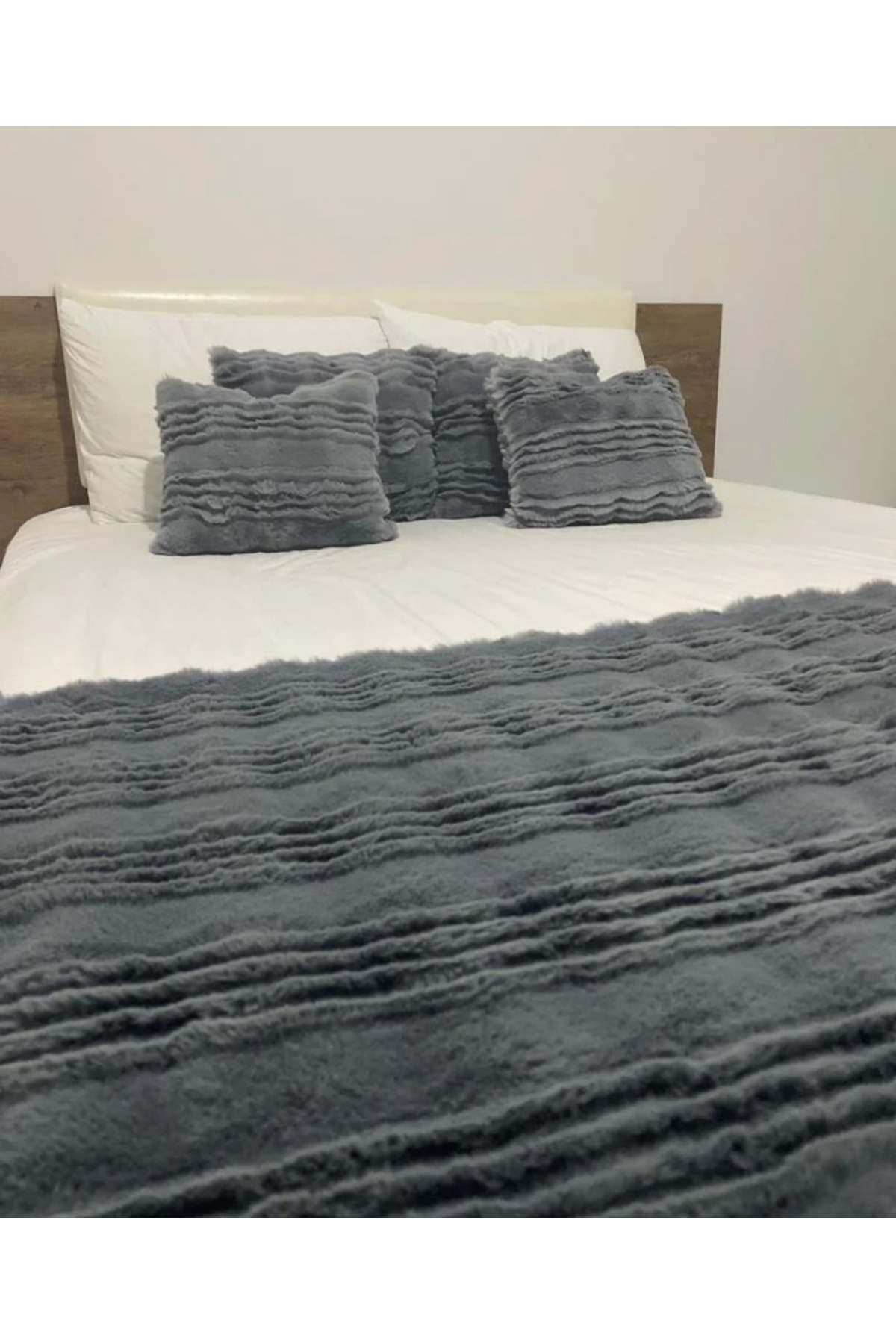 Hayal Home Pelüş yatak runner ve yastık takımı 2