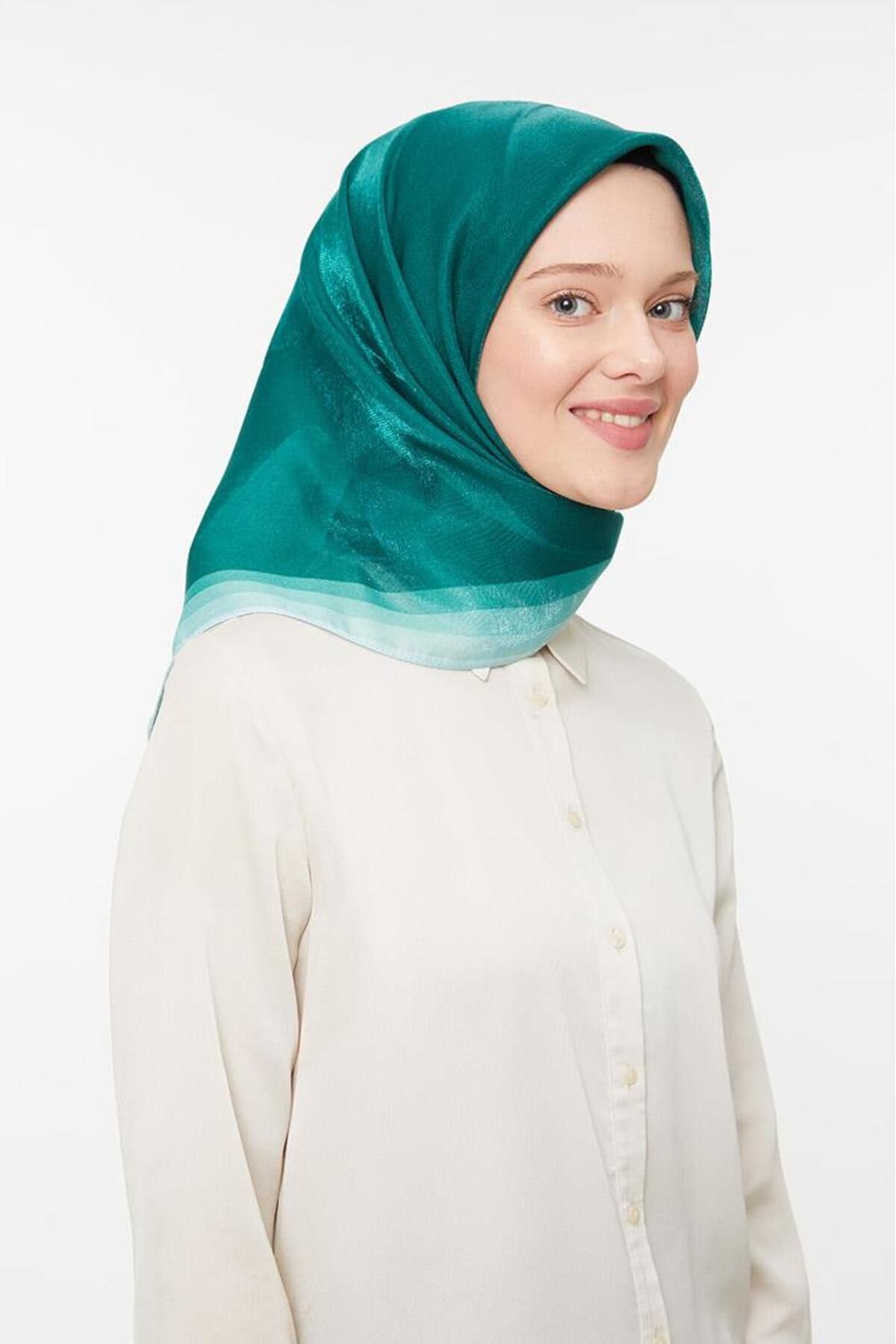 روسری سبز امربع زمرد اورجینال Levidor
