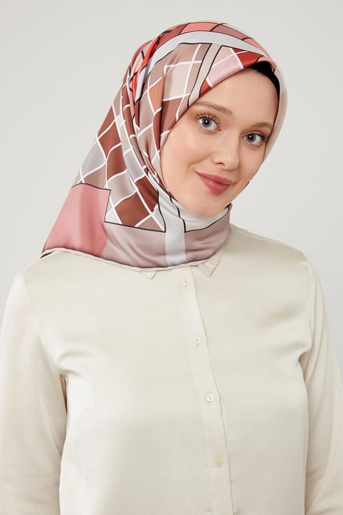 روسری قرمز روند بررسی با Twill الگوی Levidor