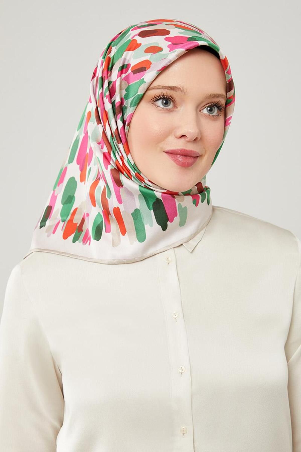 روسری نود کرم برس مد روز Levidor