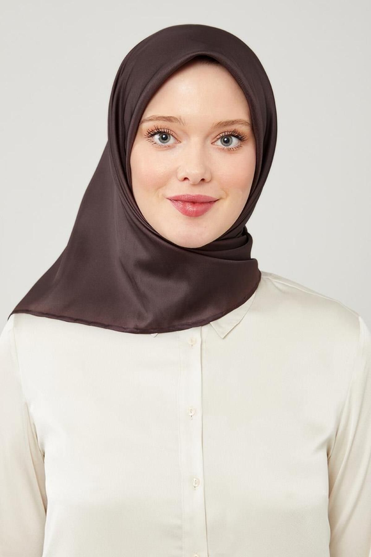 روسری چند رنگ پلی استر Twill Trend Levidor