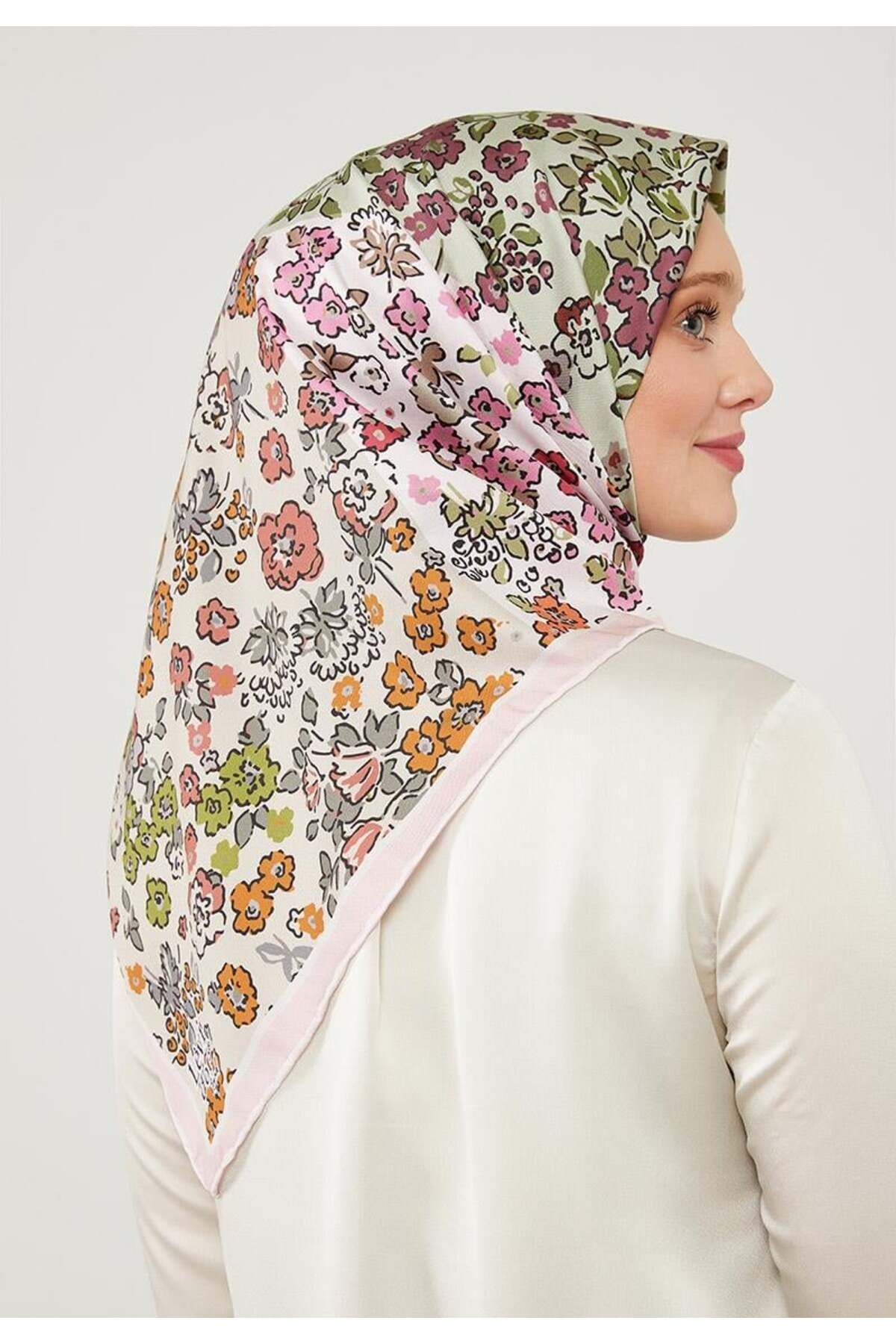 روسری چند رنگ Twill Trend Flower اورجینال Levidor