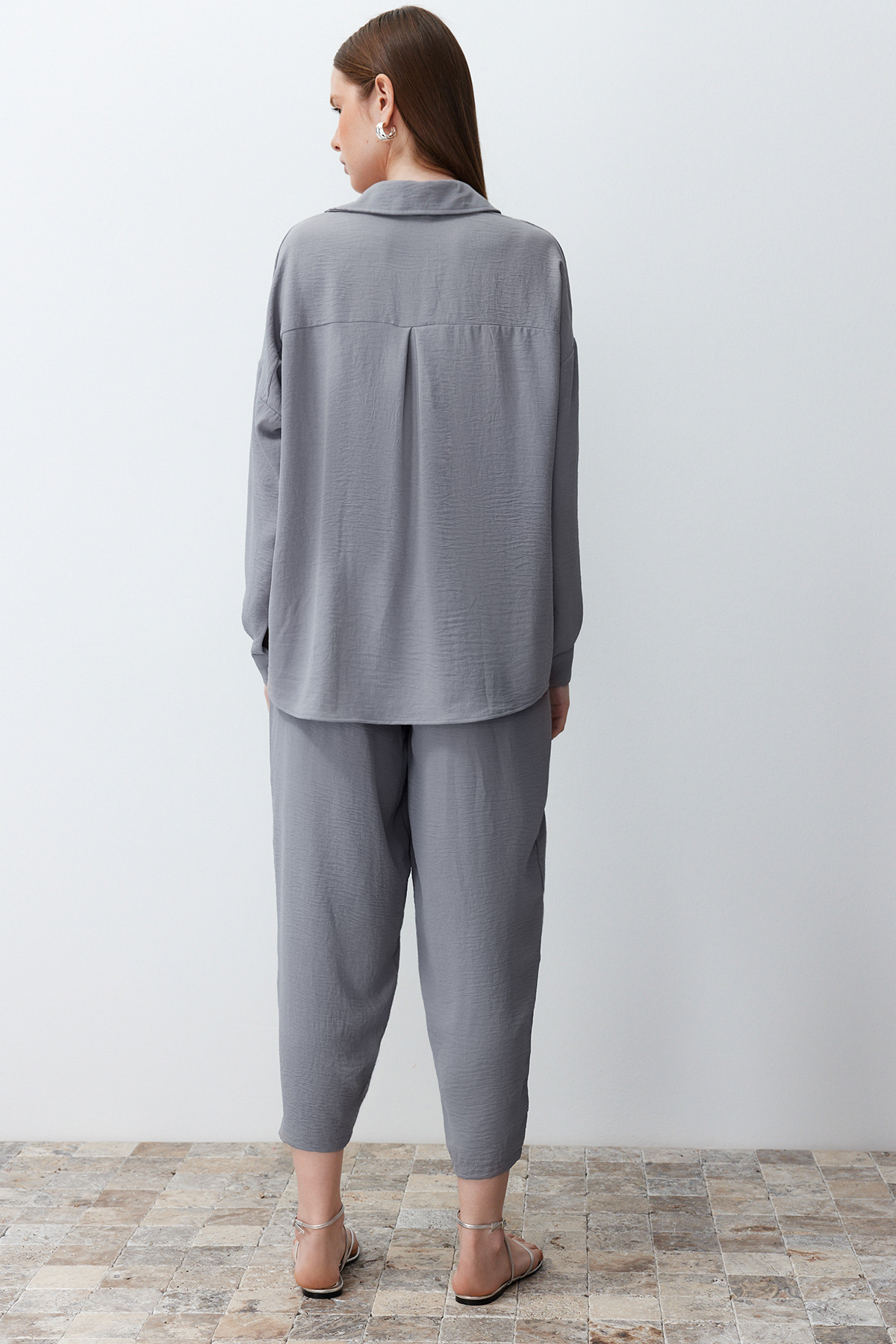 Trendyolmilla  Gri Dokuma Gömlek-Pantolon Aerobin Takım TWOSS24AU00038 - Görsel 6