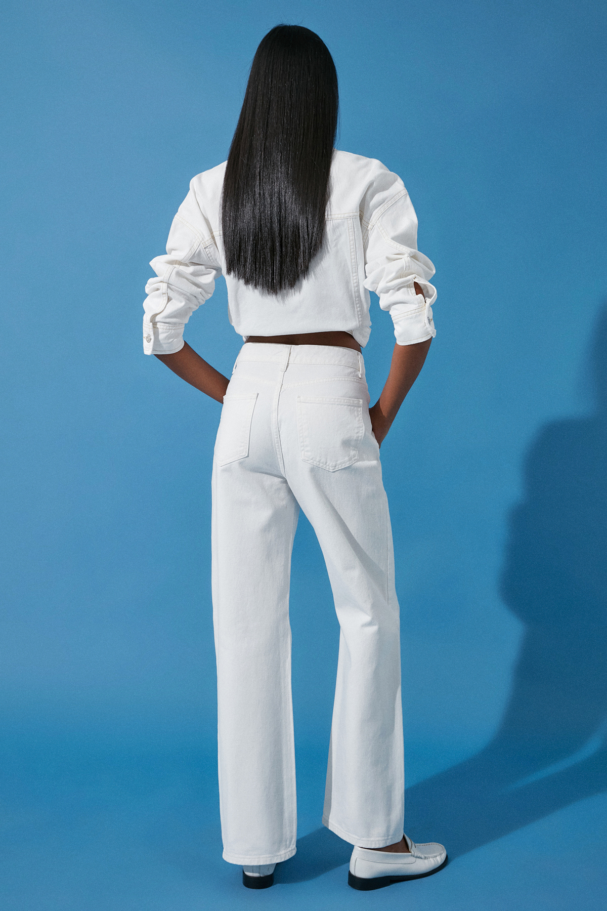 Trendyolmilla  Beyaz Yırtıklı Yüksek Bel Wide Leg Jeans TWOSS24JE00166 - Görsel 6