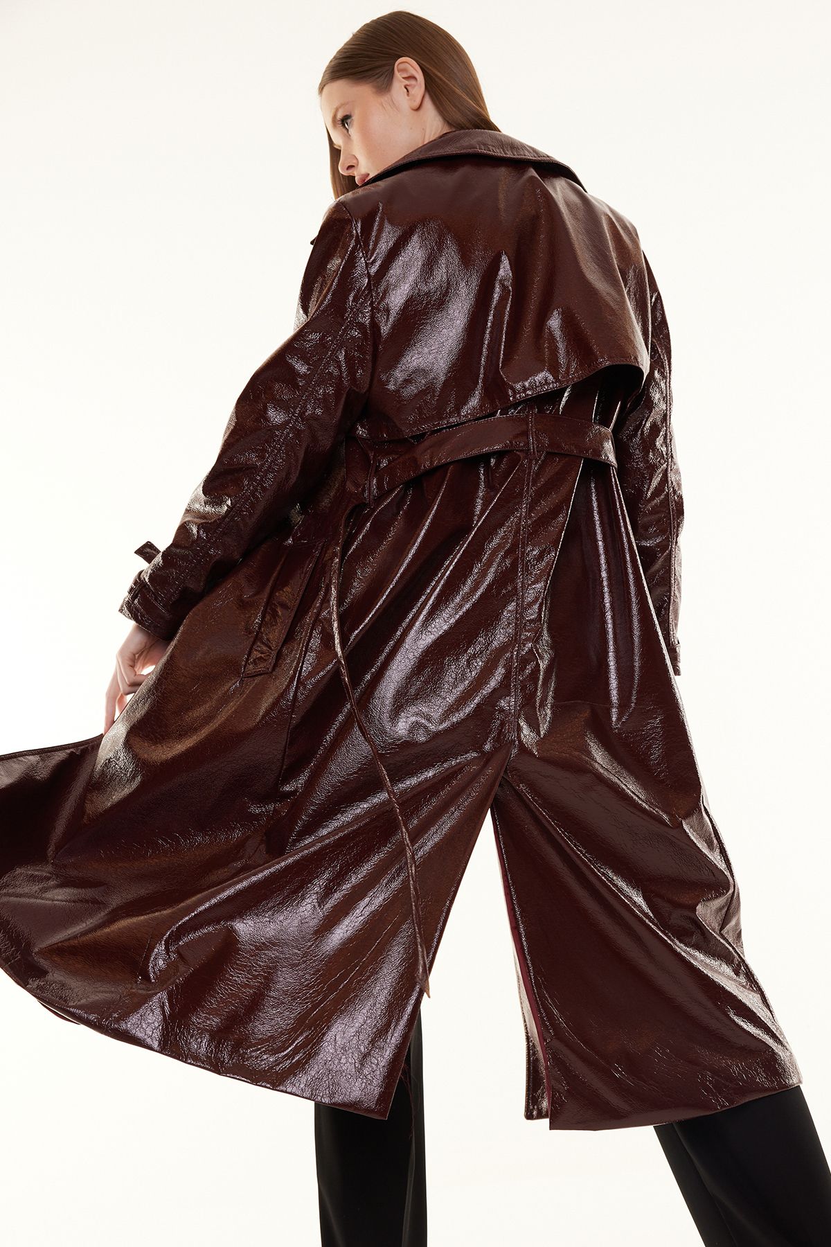 Trendyol Collection-Trench oversize roșu claret cu tăietură largă din piele lacuită TWOSS24TR00022 3