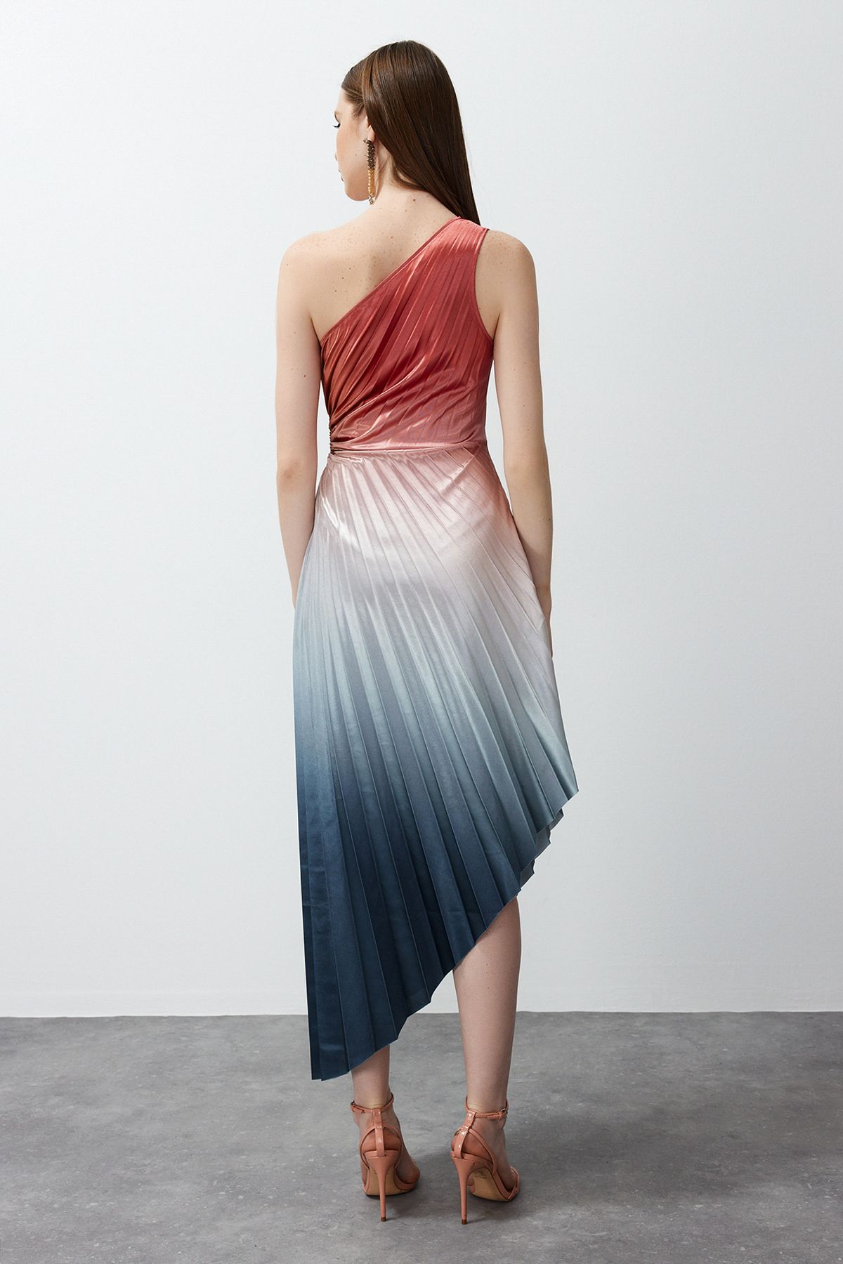Trendyol Collection-Rochie de seara din satin eleganta cu pliuri asimetrice - Rochie tricotata colorata TPRSS23EL00557 6