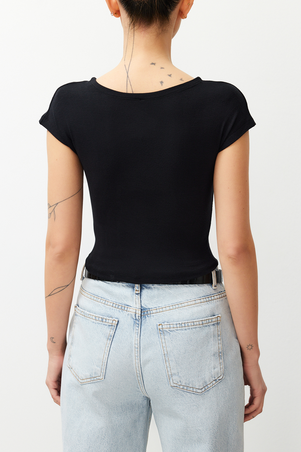 Trendyolmilla  Siyah Crop Fitted Örme T-Shirt TEDSS24TS00017 - Görsel 4