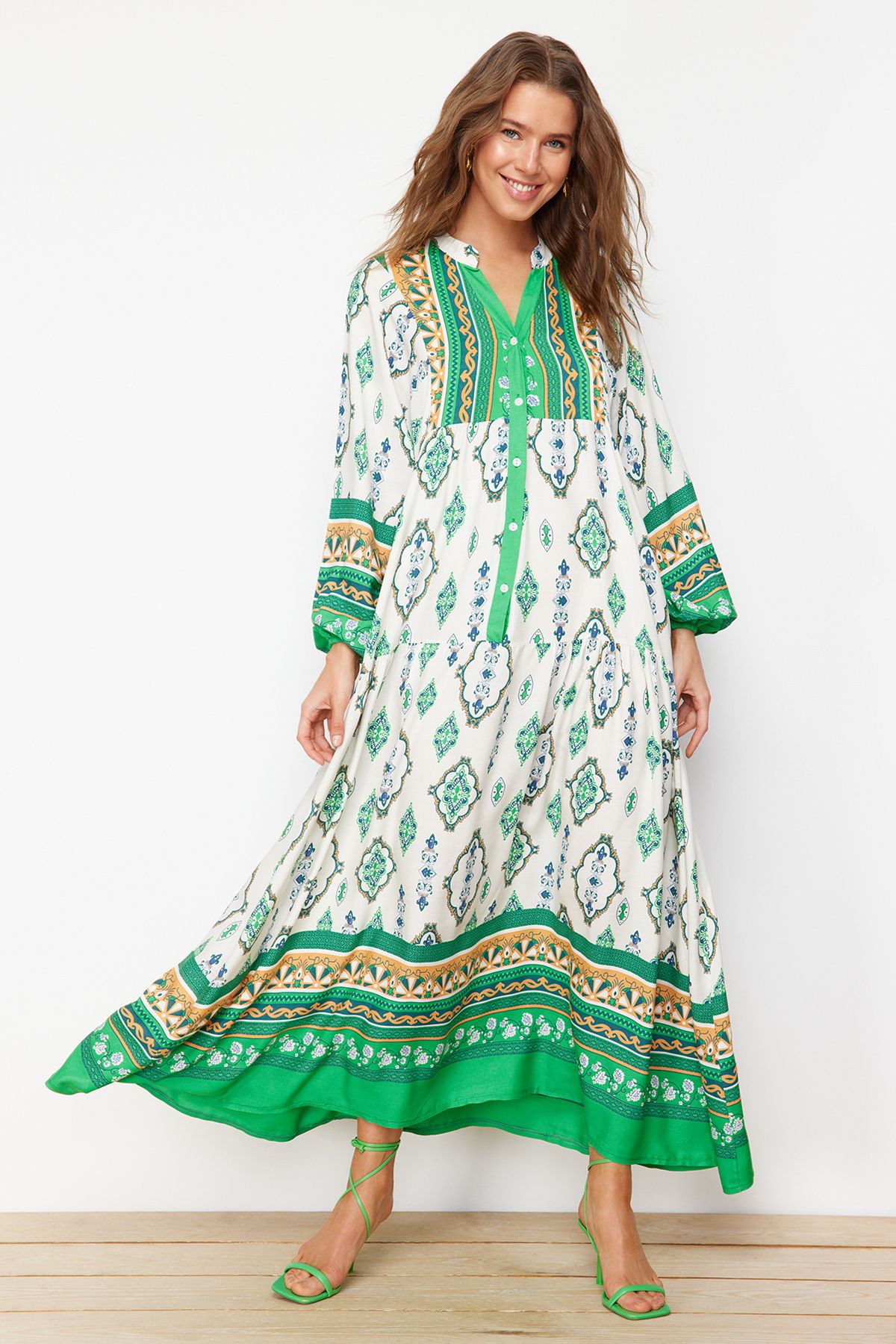 Trendyol Modest-Зелена сукня з віскози з квітковим візерунком TCTSS24EB00234 3