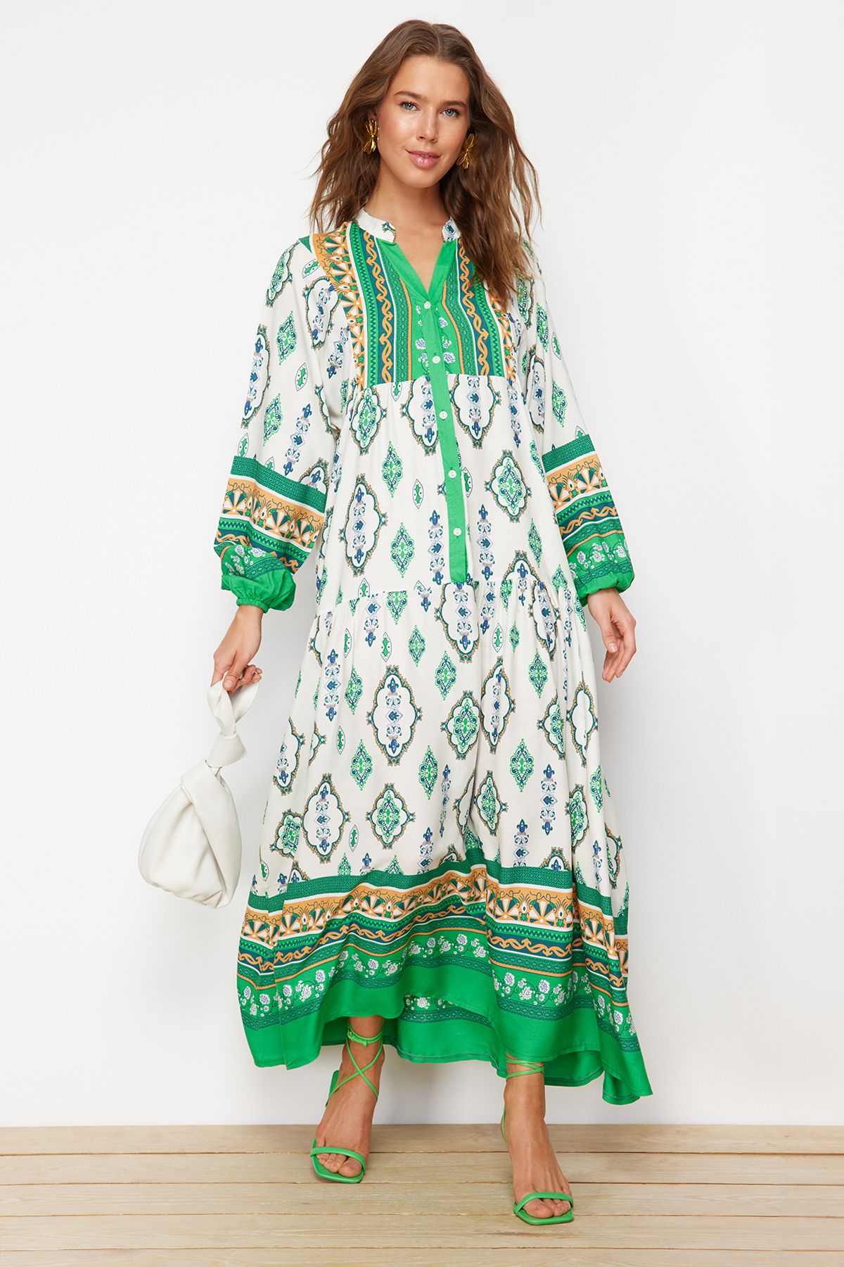 Trendyol Modest-Зелена сукня з віскози з квітковим візерунком TCTSS24EB00234 1
