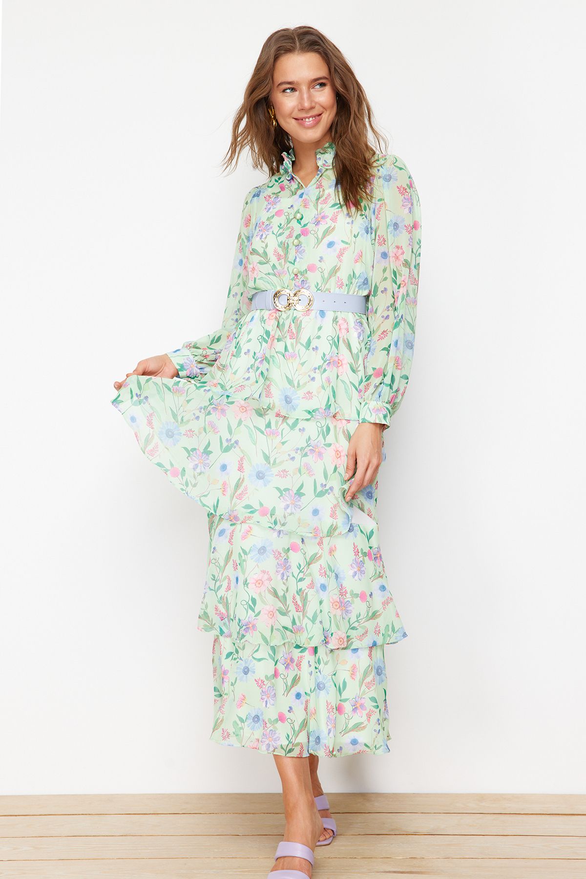 Trendyol Modest-Zelené lemované šifonové květinové tkané šaty TCTSS24EB00024 2