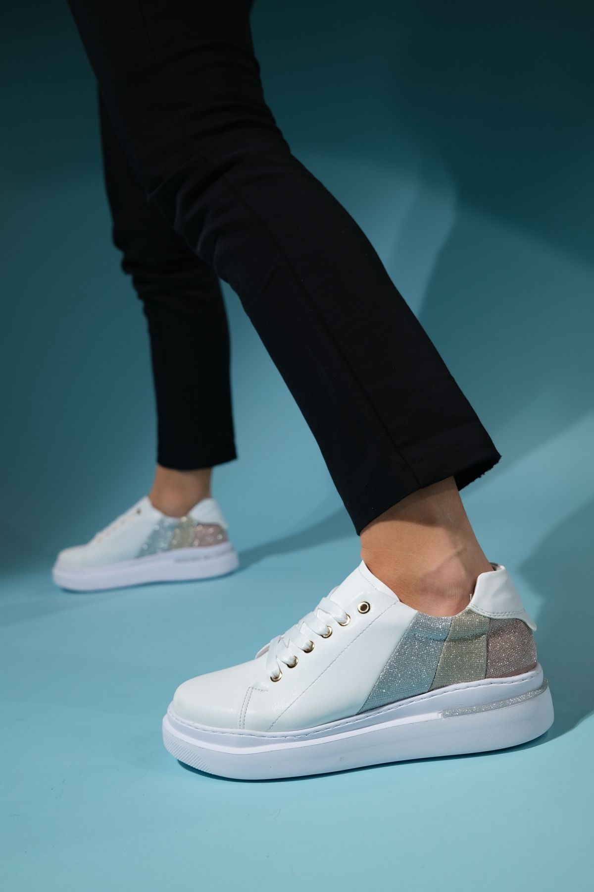 اسنیکر چند رنگ زنانه کفش ورزشی سبک نقره ای سفید luvishoes
