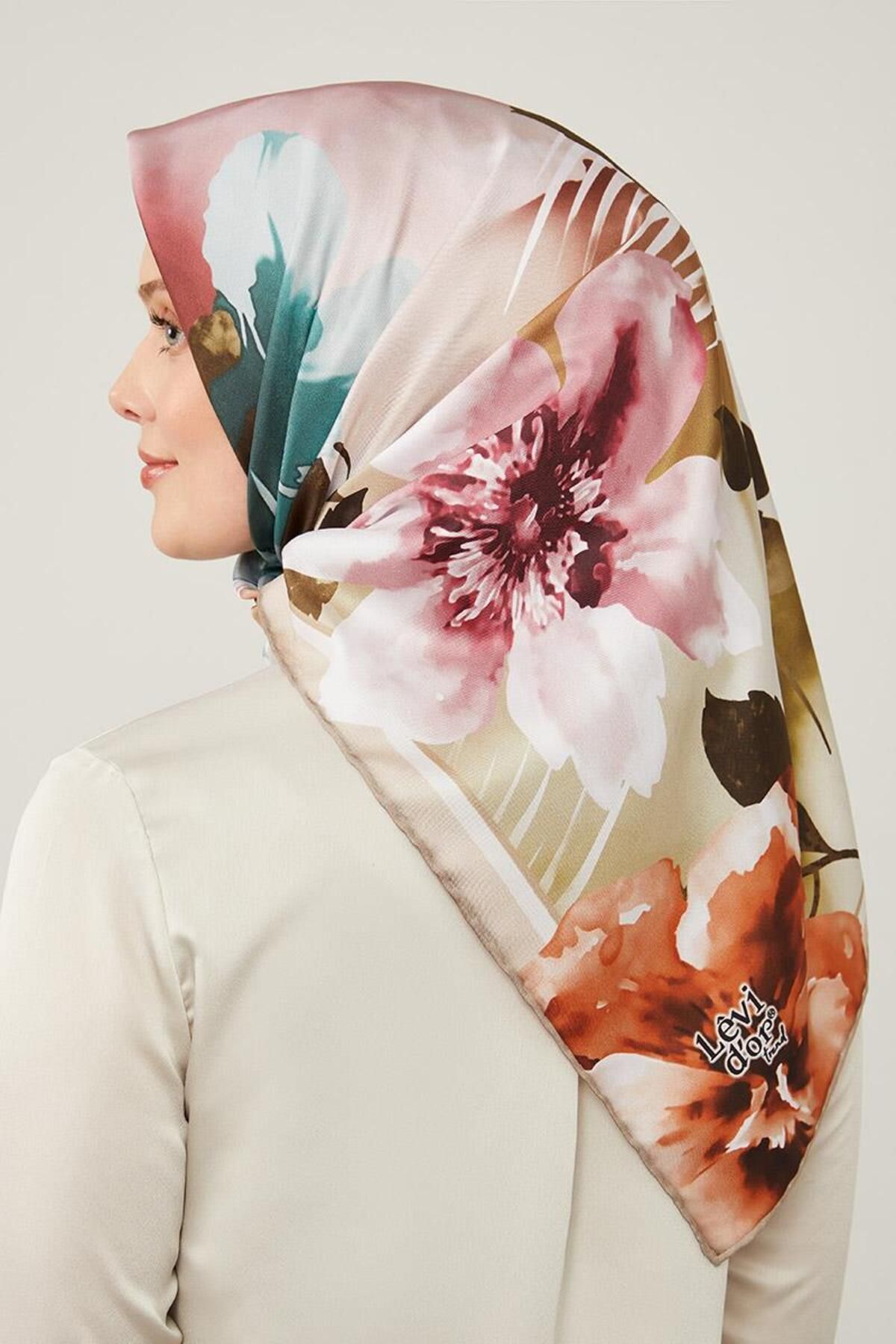 روسری نود Twill Trend الگوی گل کرم Levidor