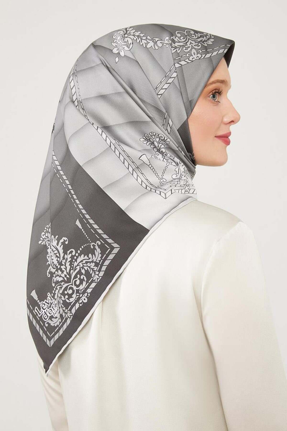 روسری مشکی Twill Trend Color Transition Levidor