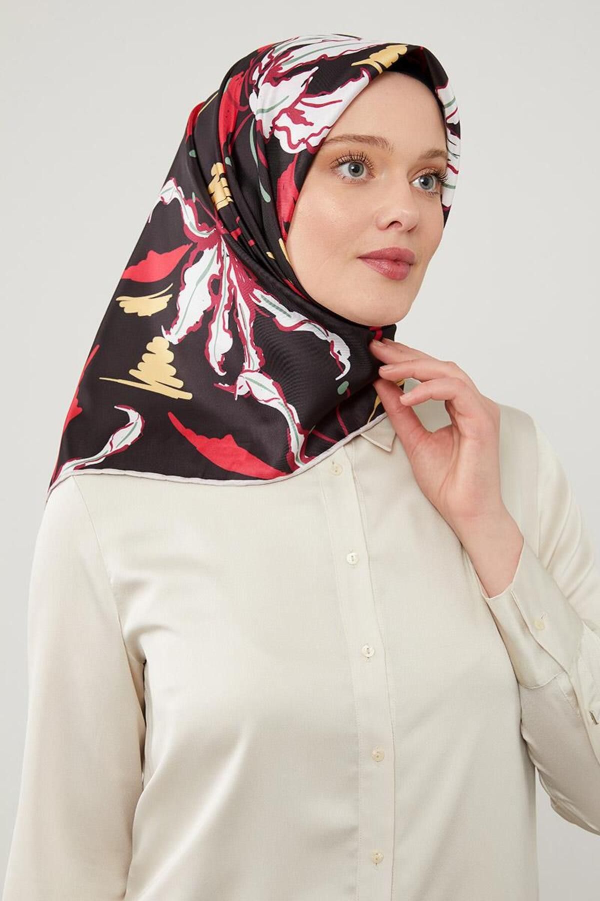 روسری چند رنگ Twill الگوی برگ mink Levidor
