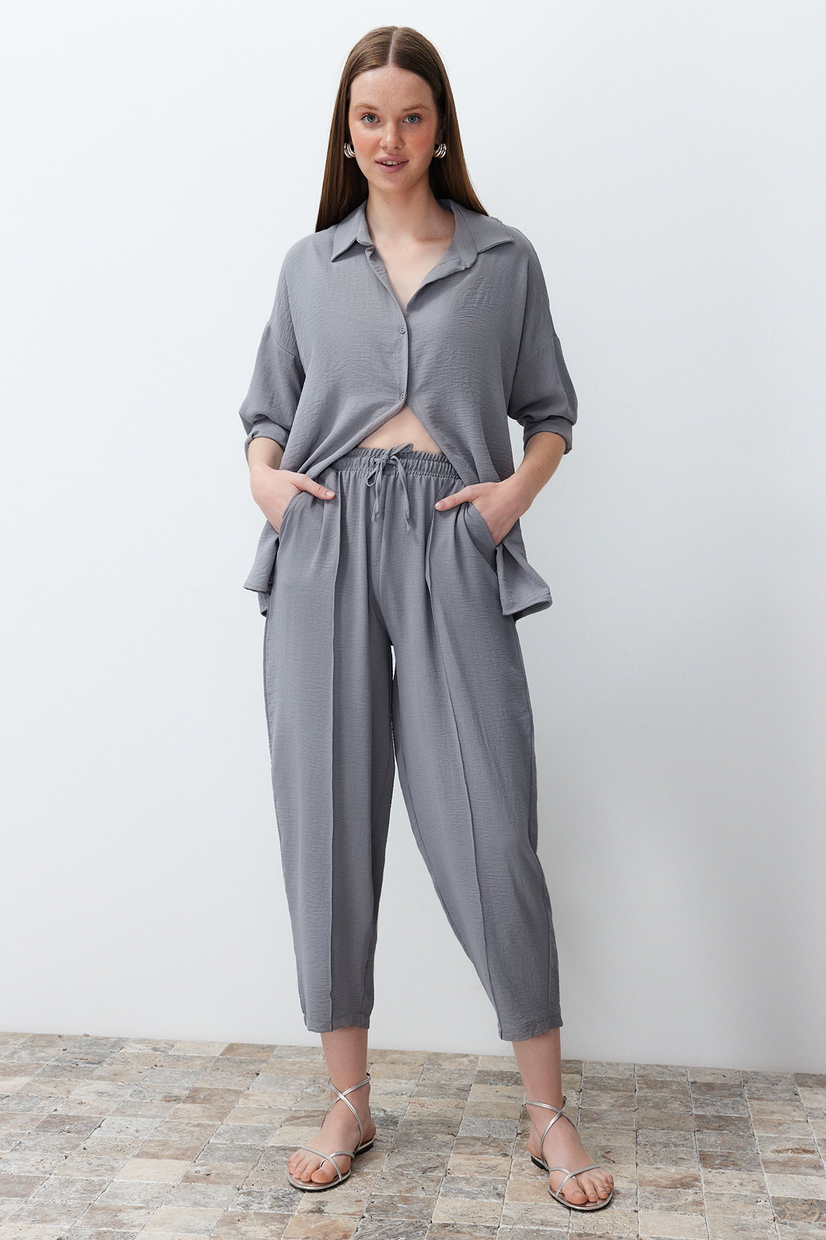 Trendyolmilla  Gri Dokuma Gömlek-Pantolon Aerobin Takım TWOSS24AU00038 - Görsel 3