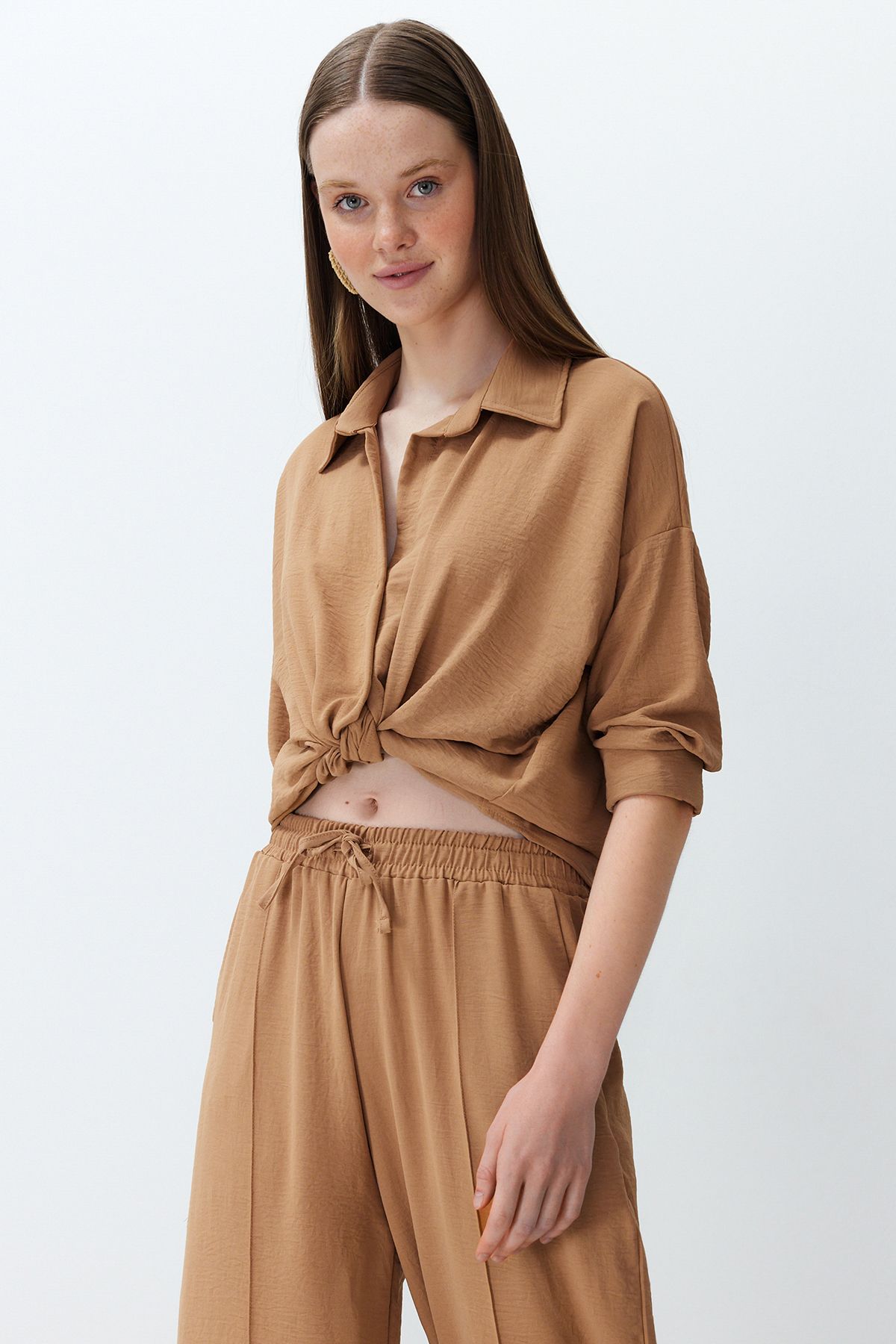 Trendyol Collection-Aerobin szőtt ing és nadrág szett - Camel TWOSS24AU00038 3