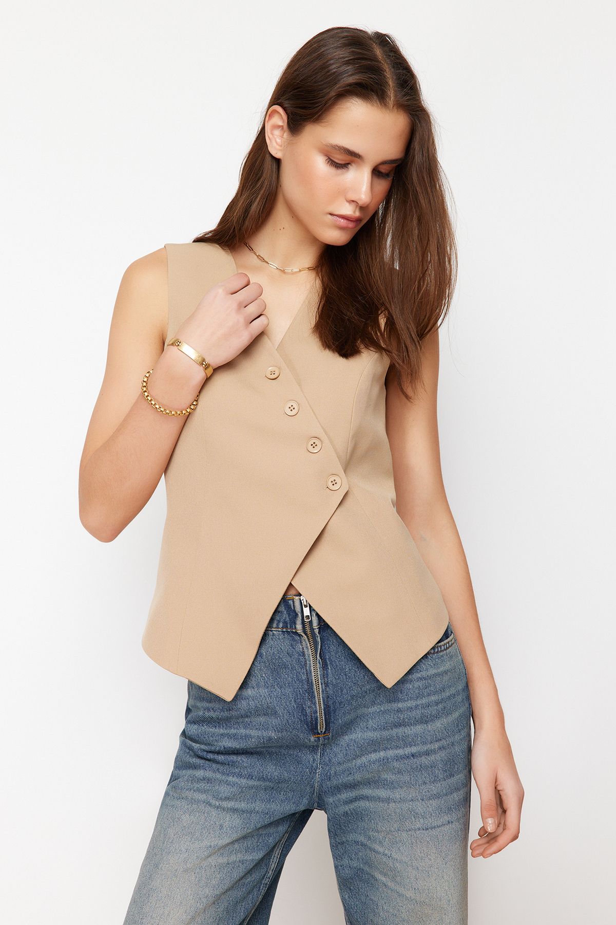 Trendyol Collection Tkana kamizelka taupe zapinana na regularne guziki TWOSS24YE00007