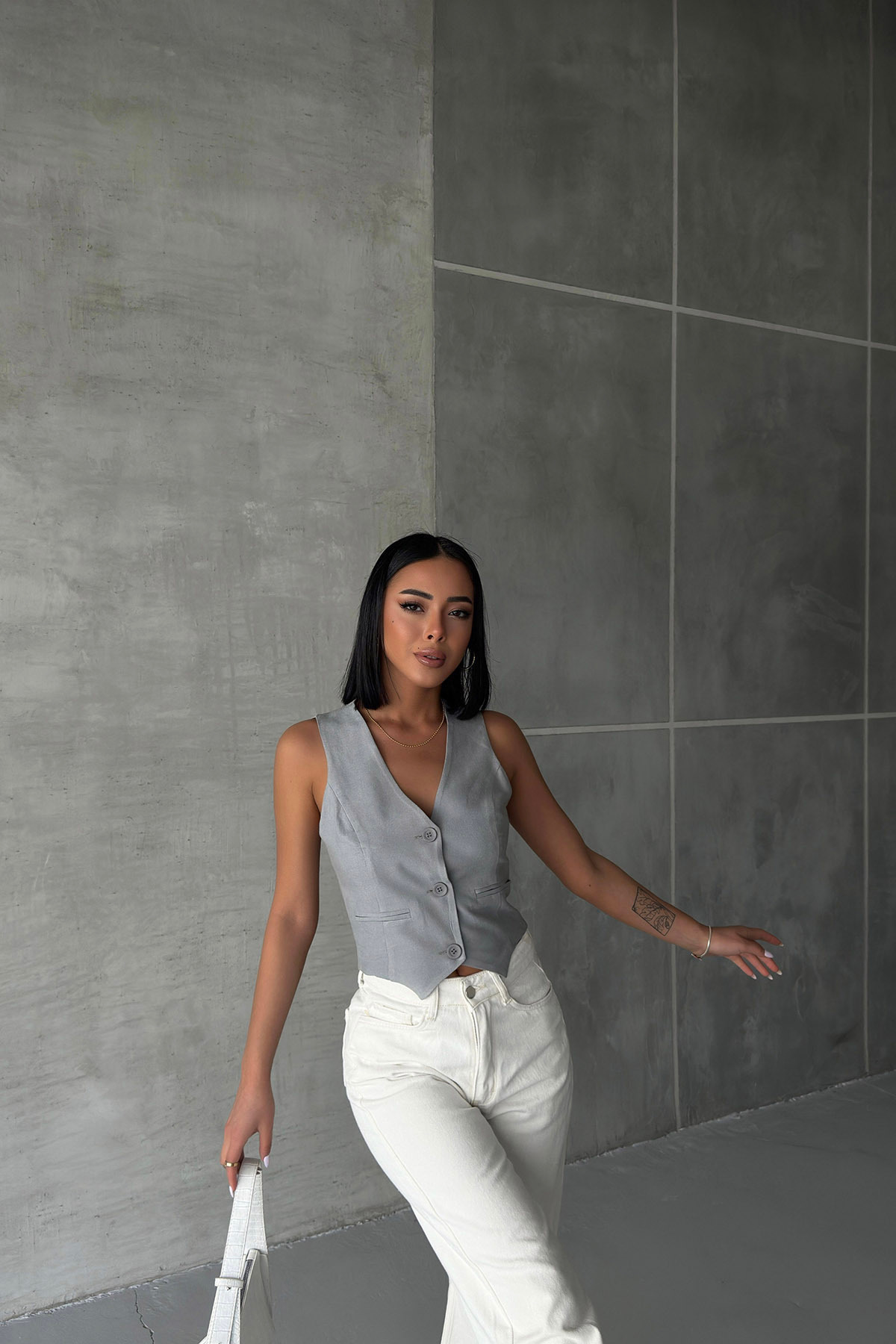 Women's Button Lined Linen Crop Vest