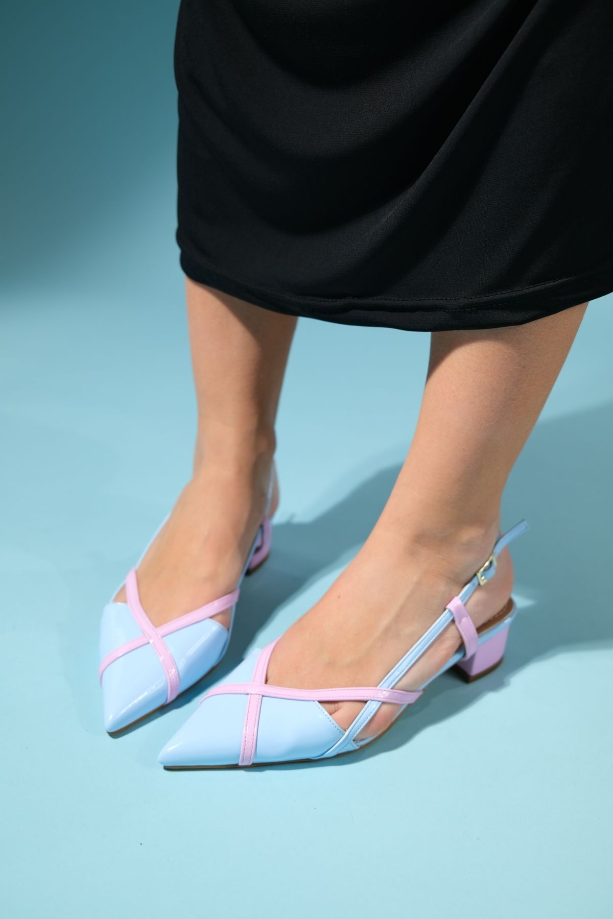 LuviShoes-Sandale de damă din piele lacuită albastru-roz cu toc mic 5