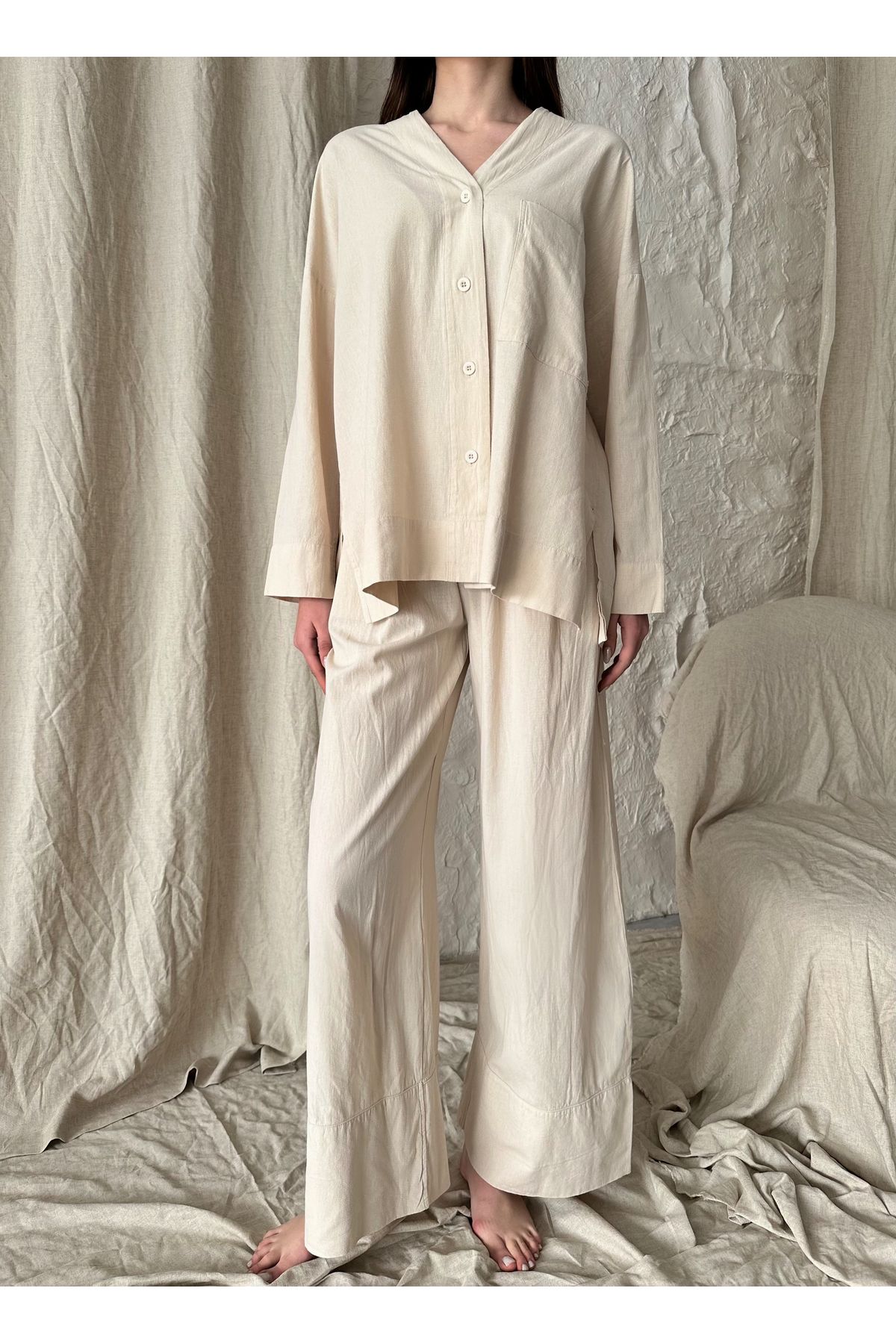 Laluvia-Beigefarbenes Leinen-Hose-Hemd-Set mit zwei Beinen 1