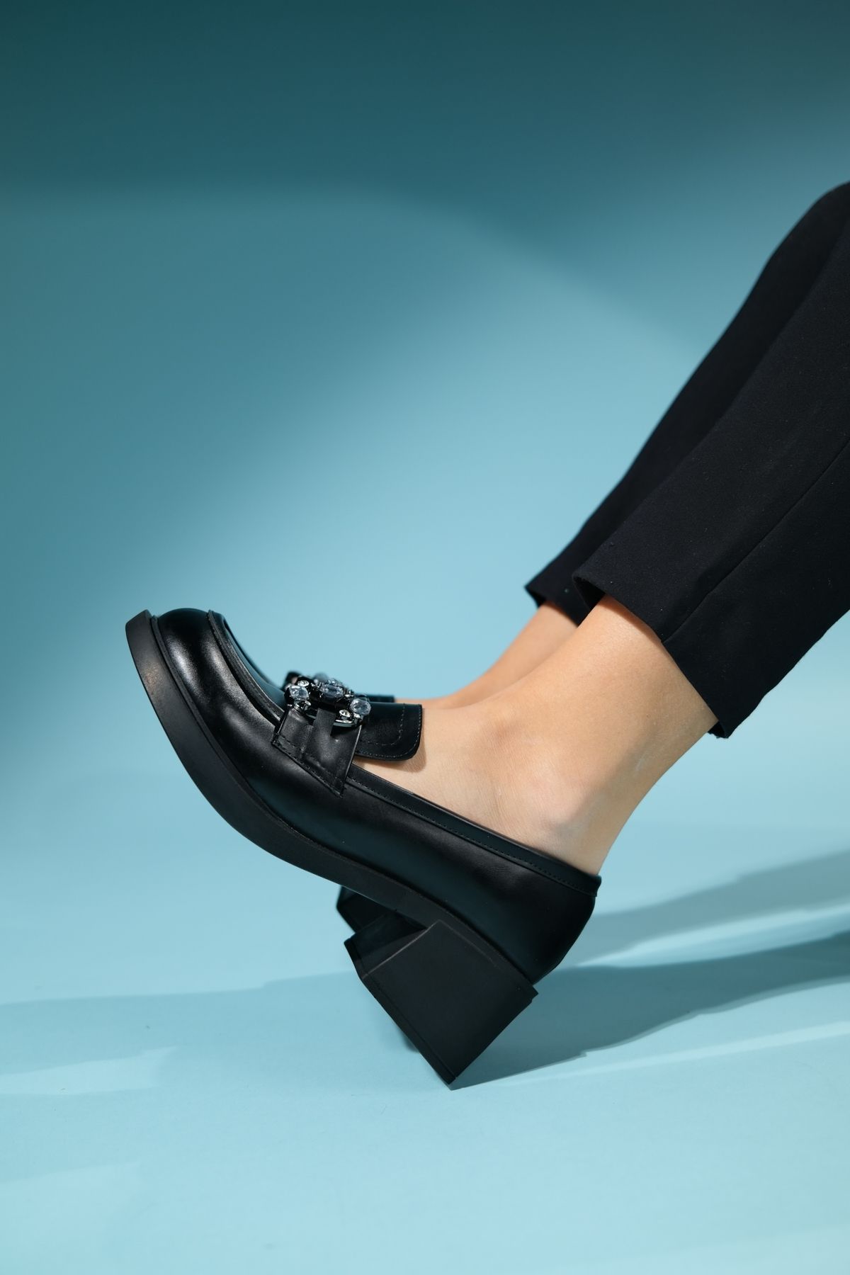 کفش پاشنه کلاسیک سیاه زنانه بلند پوست آنگلو luvishoes