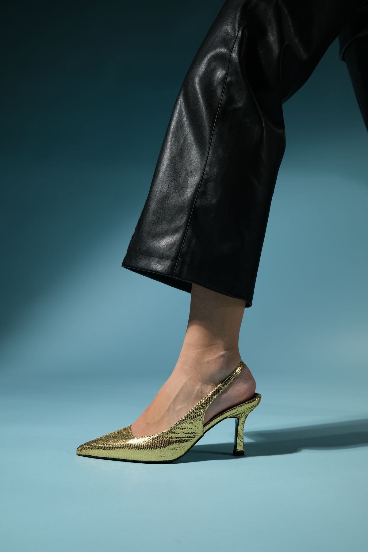 استیلتو طلایی Plova Gold Glossy بینی در پشت کفش های پاشنه بلند سبک luvishoes