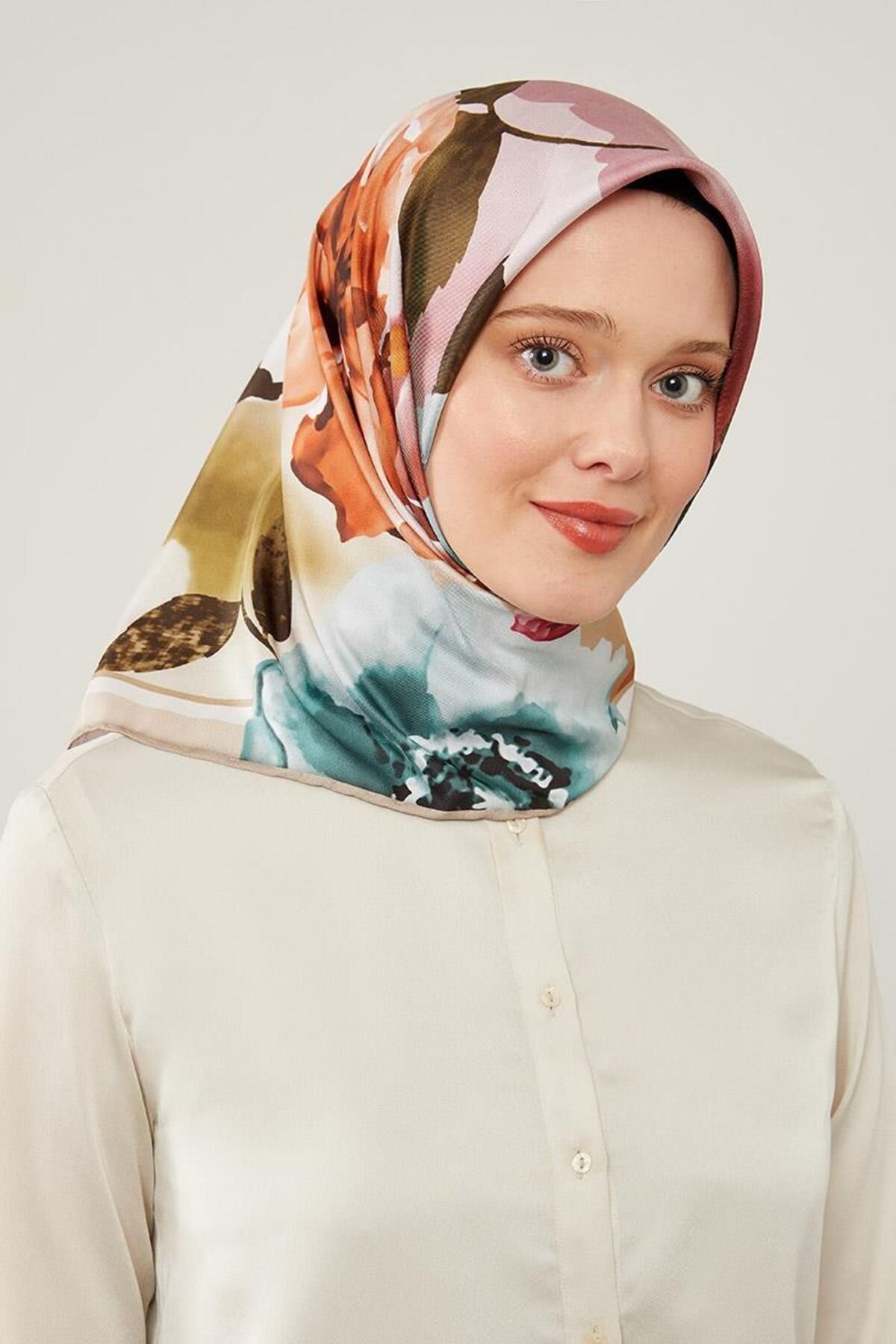 روسری نود Twill Trend الگوی گل کرم Levidor