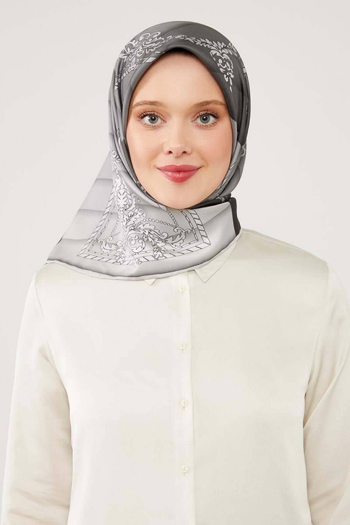روسری مشکی Twill Trend Color Transition Levidor