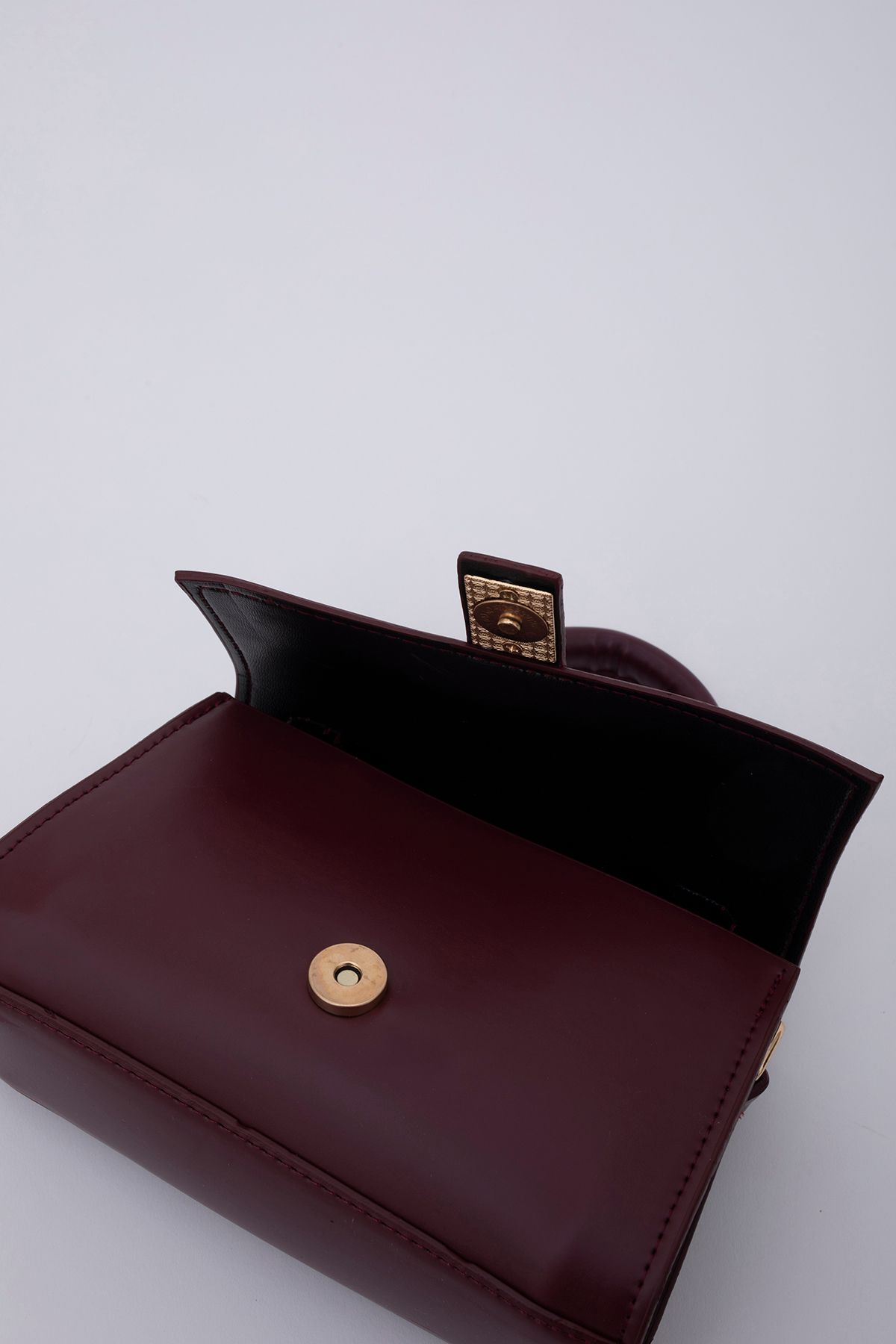 https://cdn.dsmcdn.com/ty1232/product/media/images/prod/SPM/PIM/20240329/14/c0ec4762-6a73-3f63-a509-45e9f3457eec/1_org_zoom.jpg