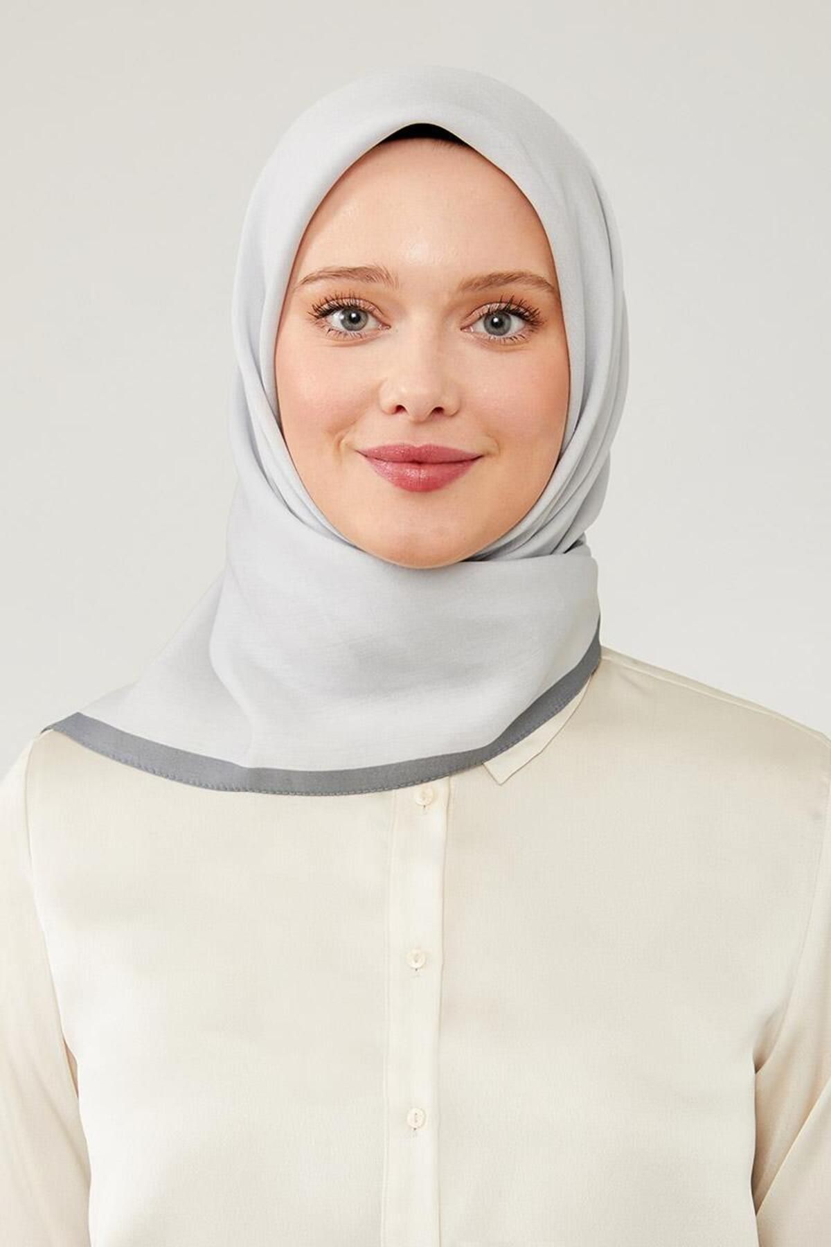 روسری خاکستری پراگ با Biye Levidor