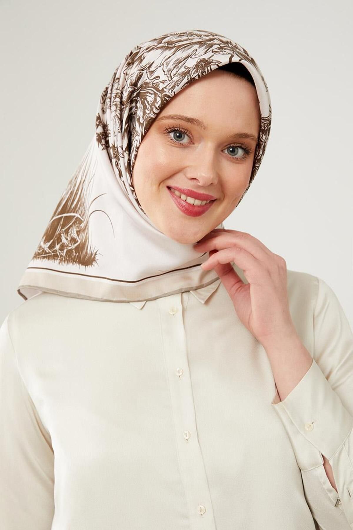 روسری چند رنگ Twill Trend الگوی ویزون Levidor