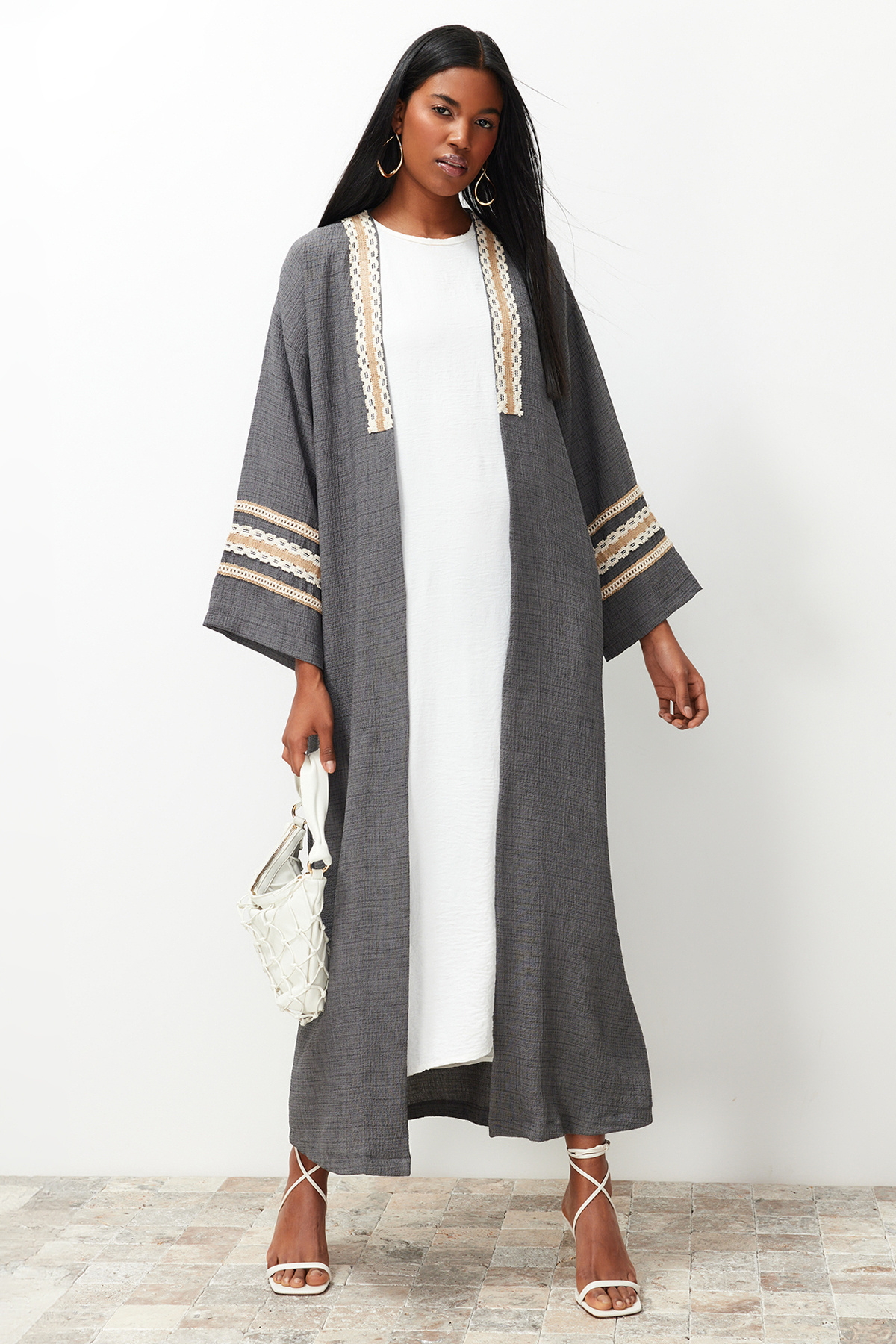 Trendyol Modest-Antracitové Brode Detailní dlouhé tkané kimono & Kaftan & Abaya TCTSS24KF00006 3