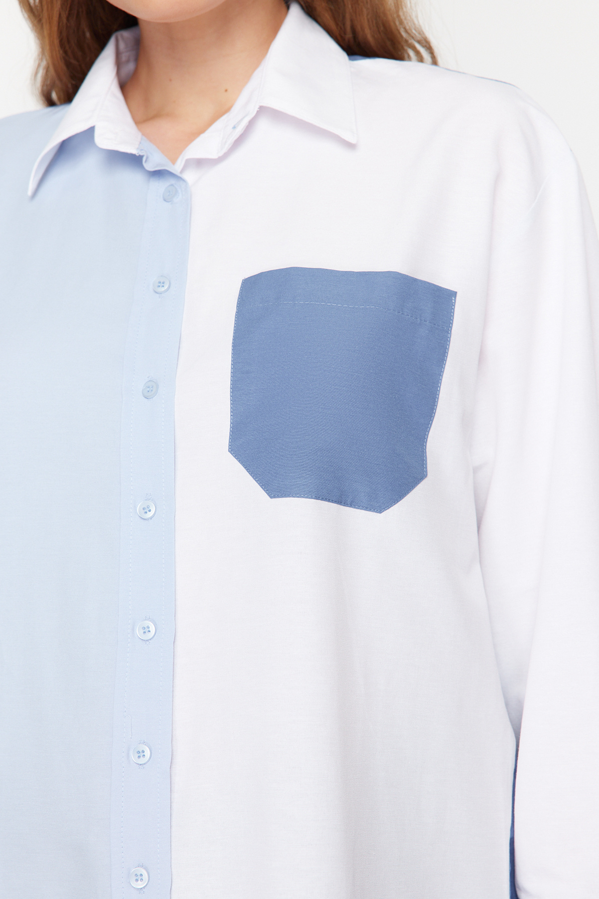 Trendyolmilla  Mavi Renk Bloklu Oversize Geniş Kalıp Dokuma Gömlek TWOSS24GO00136 - Görsel 5