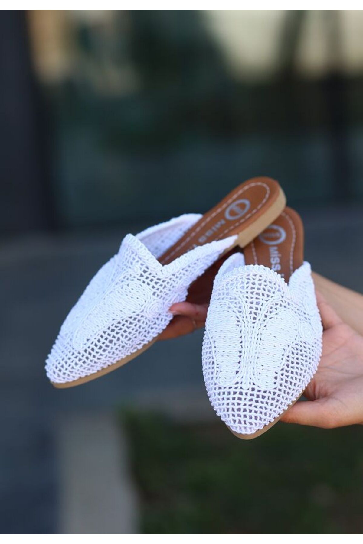 Beyaz Örgülü Terlik
