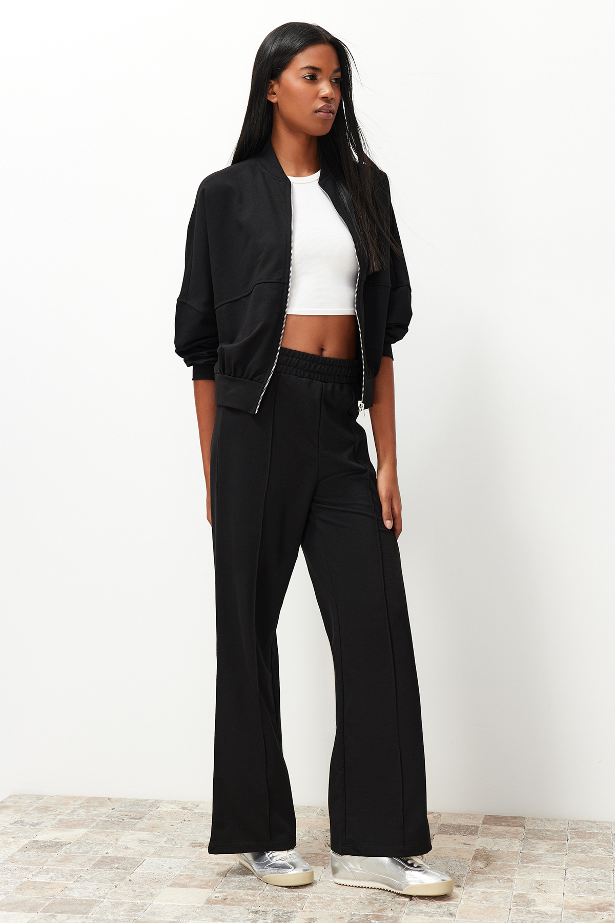 Trendyolmilla  Siyah Nervürlü Fermuarlı Dik Yaka Örme Sweatshirt/Pantolon Alt-Üst Takım TWOSS24AU00119 - Görsel 2