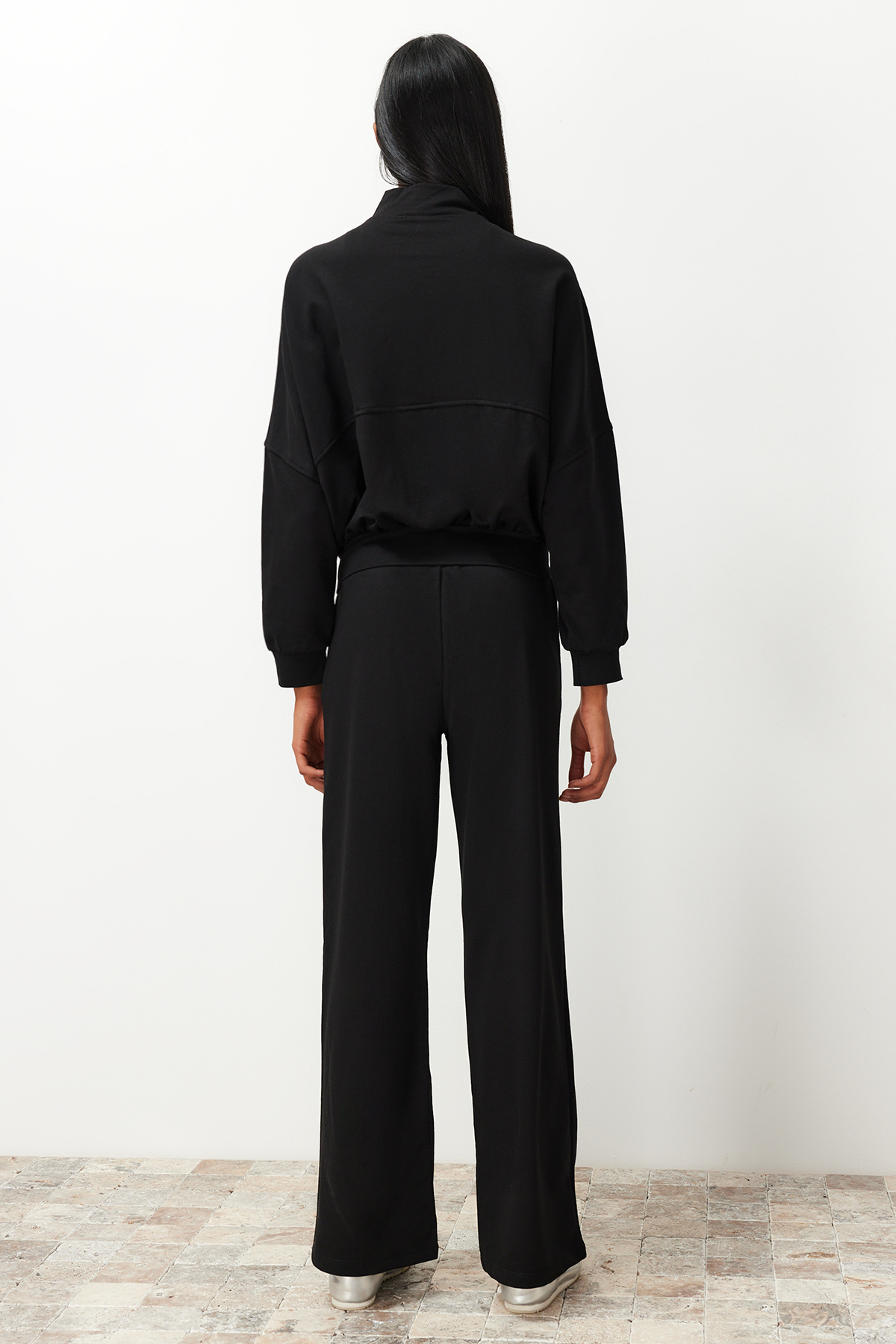 Trendyolmilla  Siyah Nervürlü Fermuarlı Dik Yaka Örme Sweatshirt/Pantolon Alt-Üst Takım TWOSS24AU00119 - Görsel 6