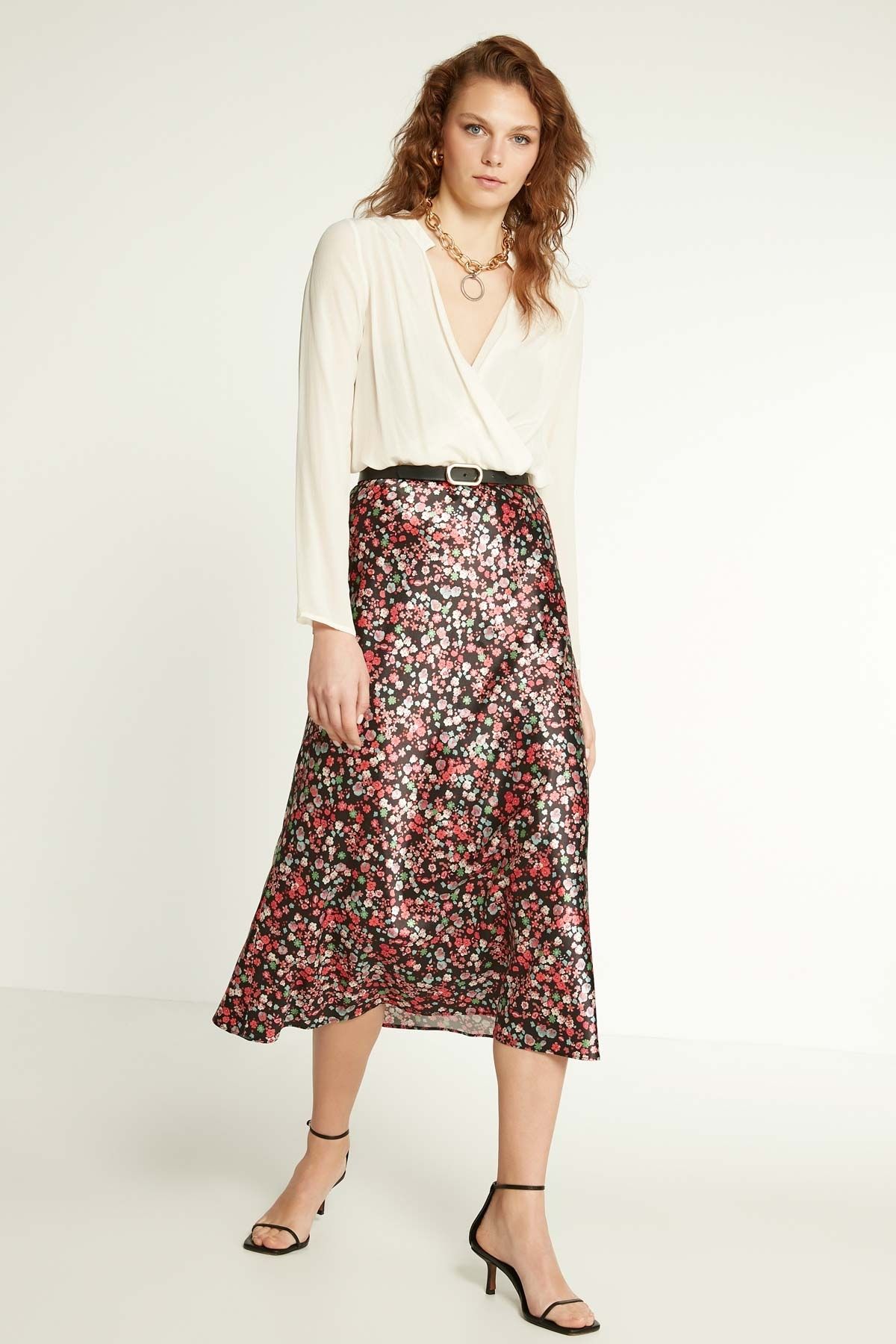 Vitrin-Crispy Flower Pattern Satin Skirt with Elastic Waist 5