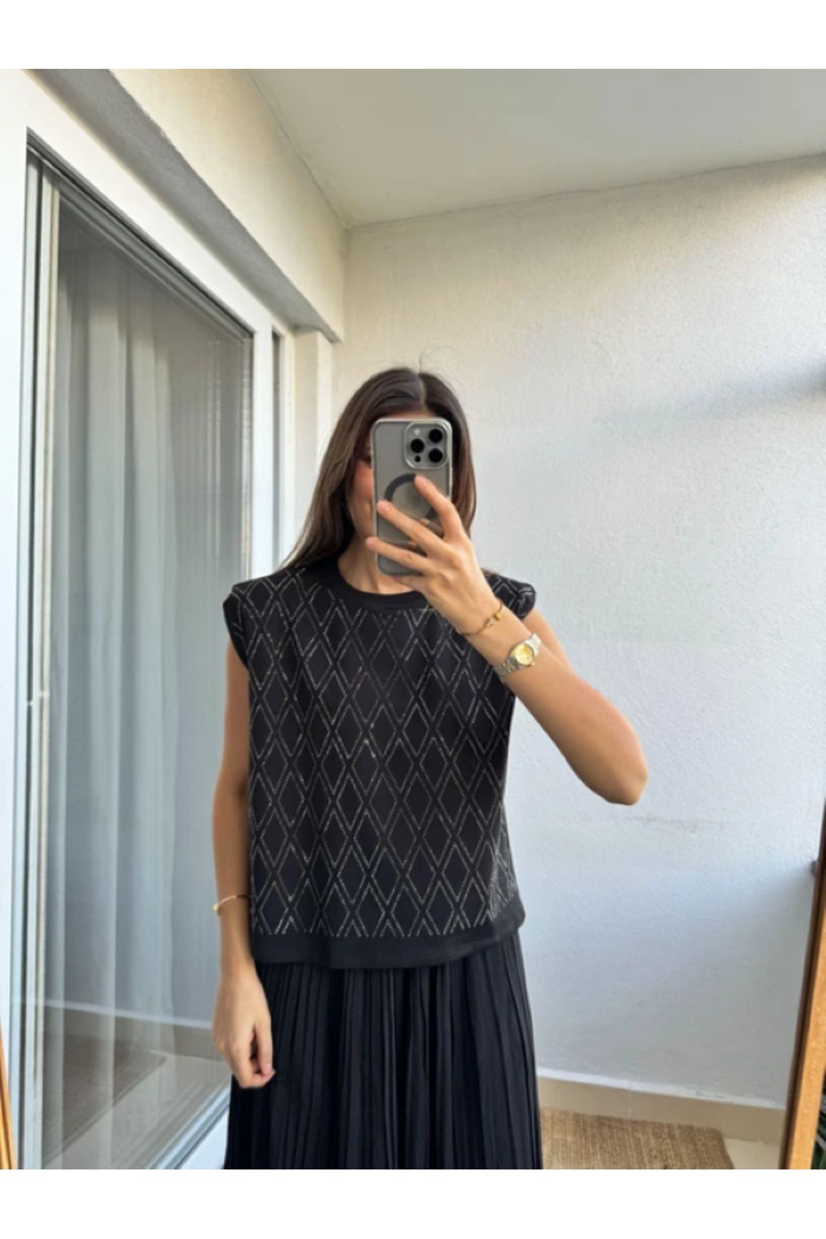 complete the look image