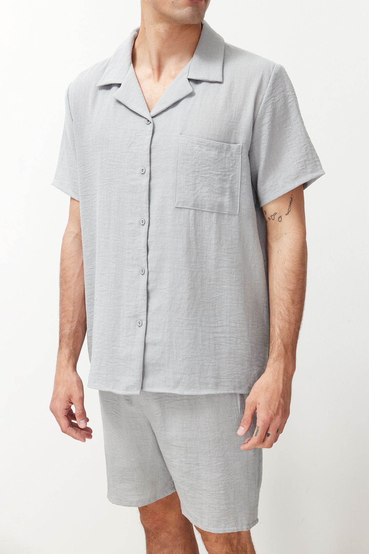 Trendyol Collection-Šedý tkaný košilový límec Šortky Pyžamový set – Regular Fit TMNSS24PT00022 4