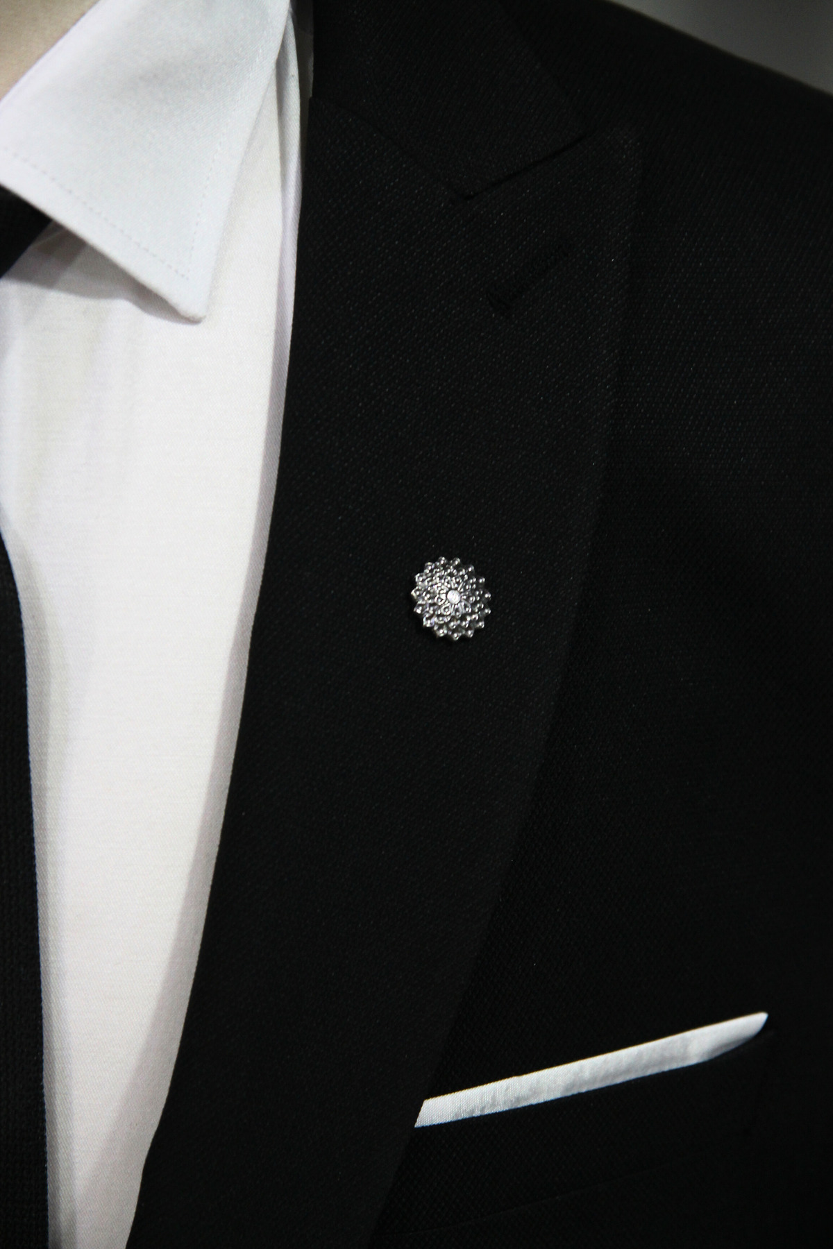 Elegante Cravatte Sakura Model Ceket Yaka İğnesi Rozet Broş