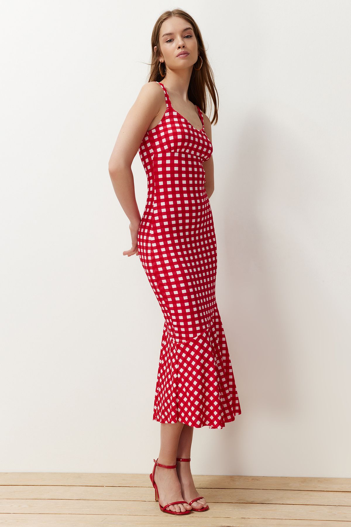 Trendyol Collection-Rochie roșie în carouri, cu bretele, cu nervuri, tricotată flexibilă, maxi-creion TWOSS24EL00682 2