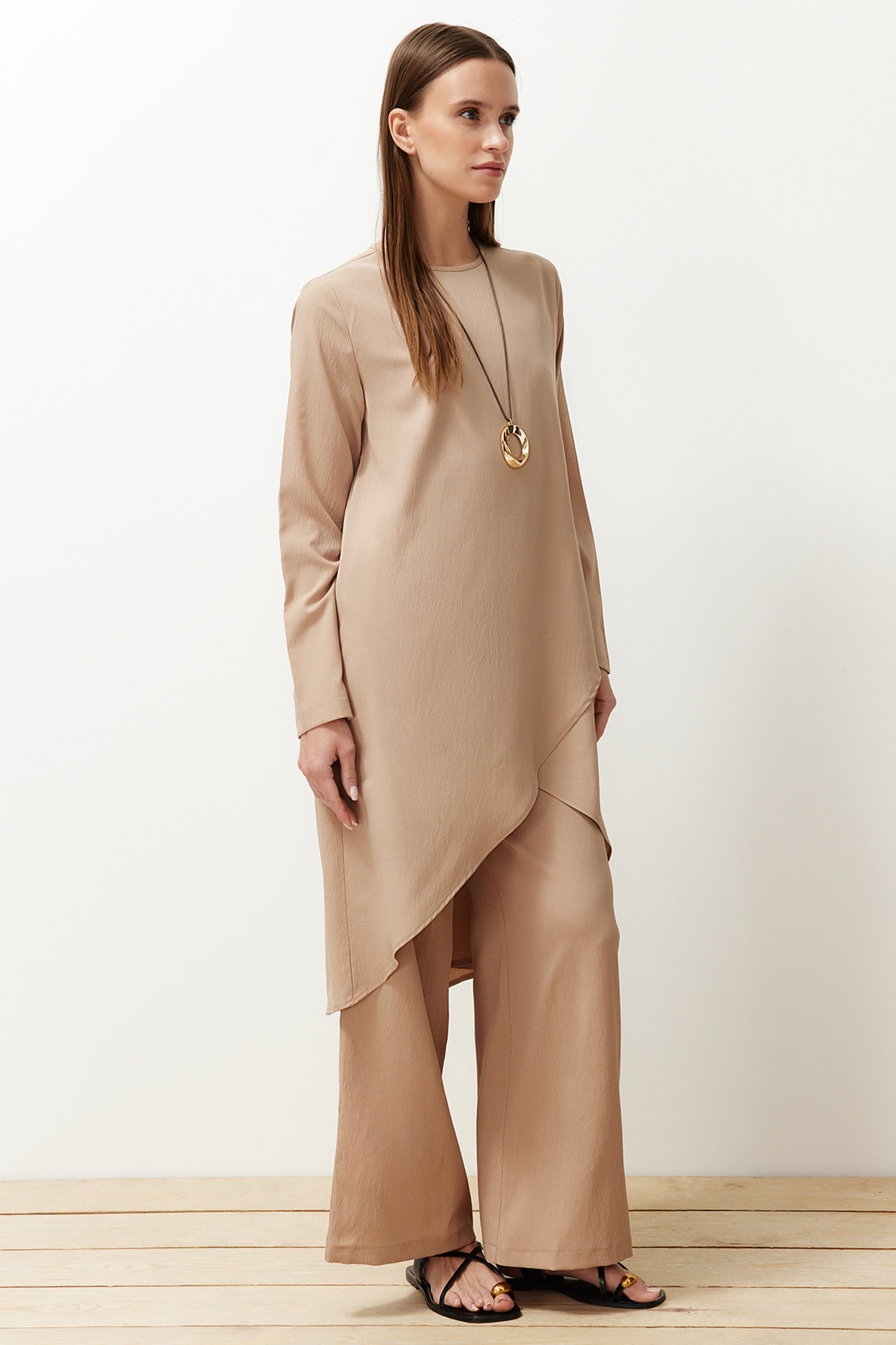 Trendyol Modest-Béžová asymetrická tkaná tunika kalhoty, vrchní a spodní sada TCTSS24US00074 3