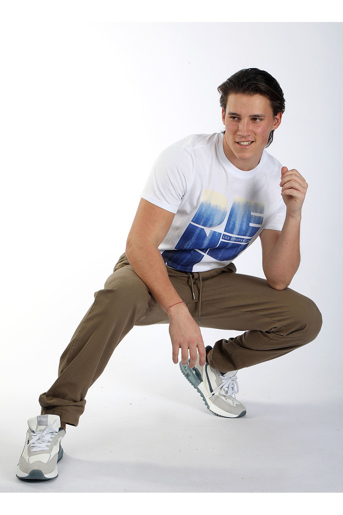 شلوار چینی مردانه کمری معمولی با موهای شتری 242 LCM 221004 NEW BEACH CAMEL Lee Cooper