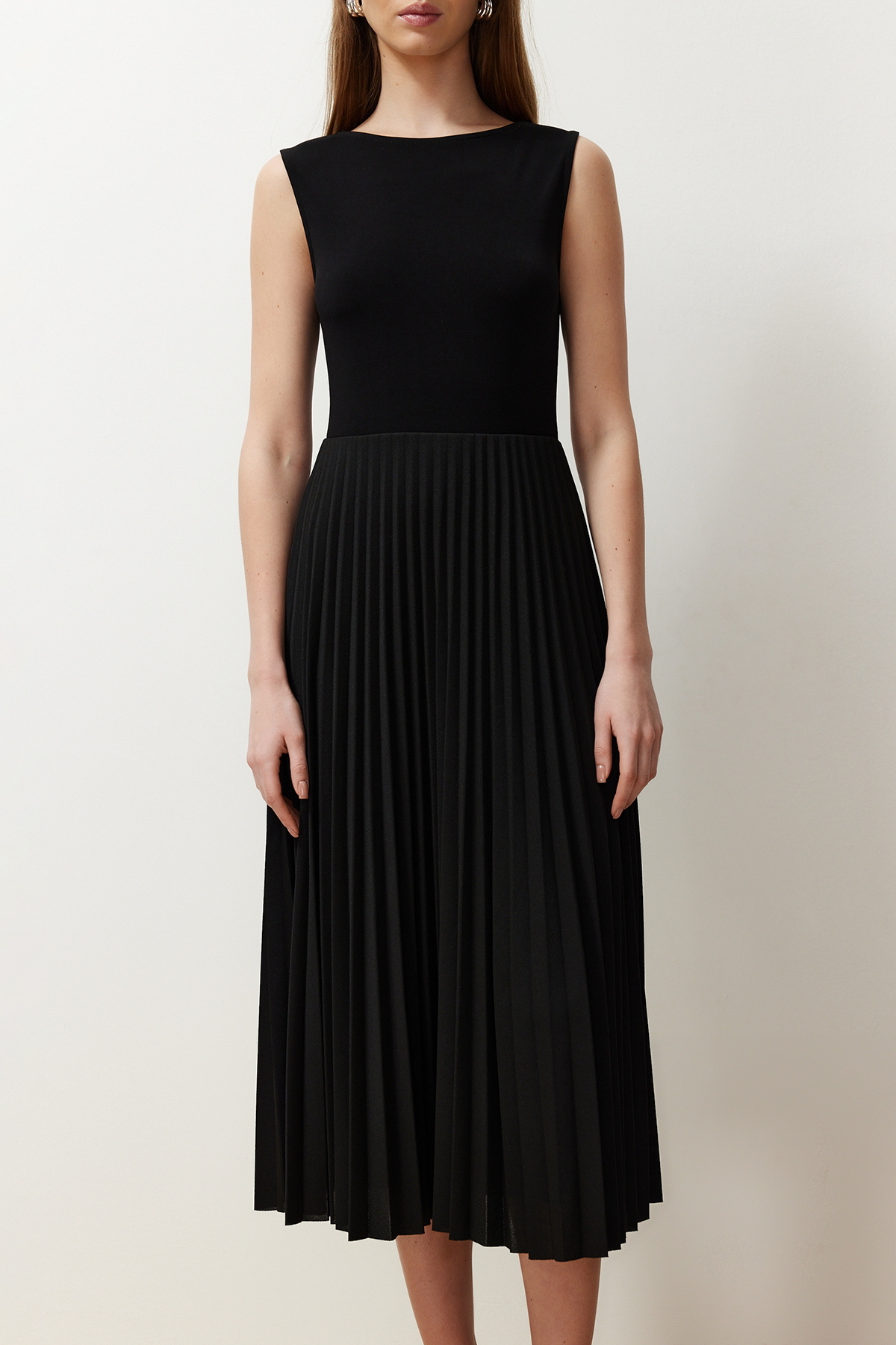 Trendyolmilla  Siyah Piliseli Astarlı Kolsuz Esnek Örme Midi Elbise TWOSS24EL00785 - Görsel 4